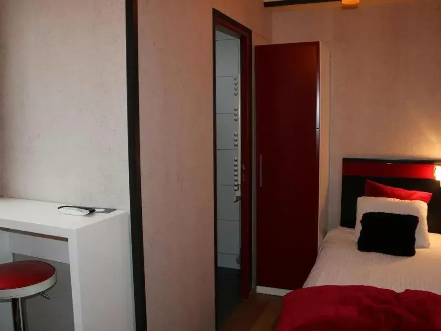 Single Room with Private Bathroom - single occupancy in Marinha Hotel Single Room with Private Bathroom - single occupancy in Marinha Hotel
