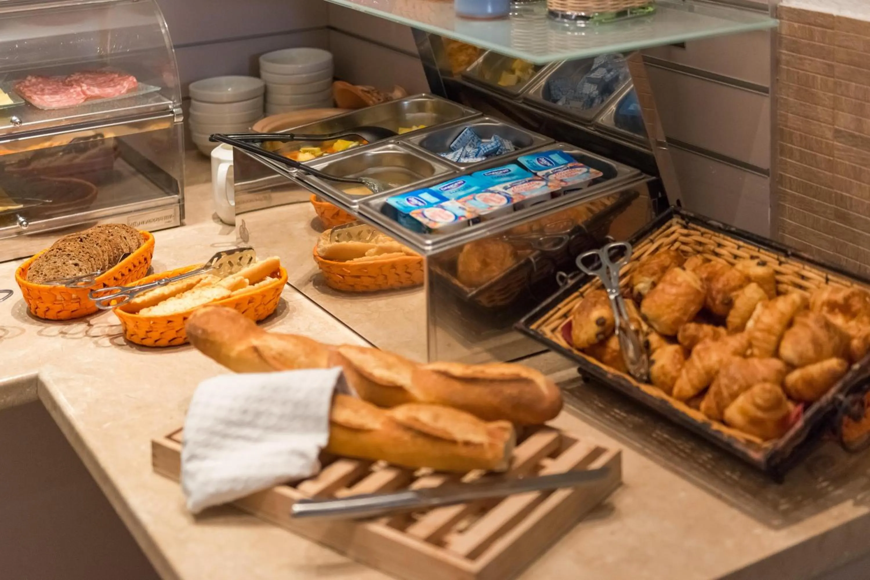 Food and drinks in Hotel Le 21