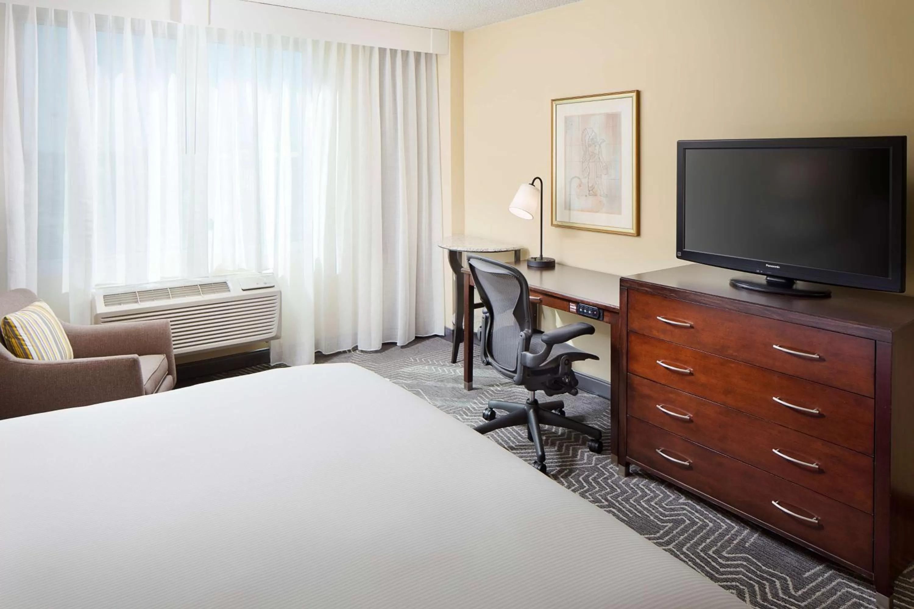 Bedroom, Bed in DoubleTree by Hilton Los Angeles/Commerce