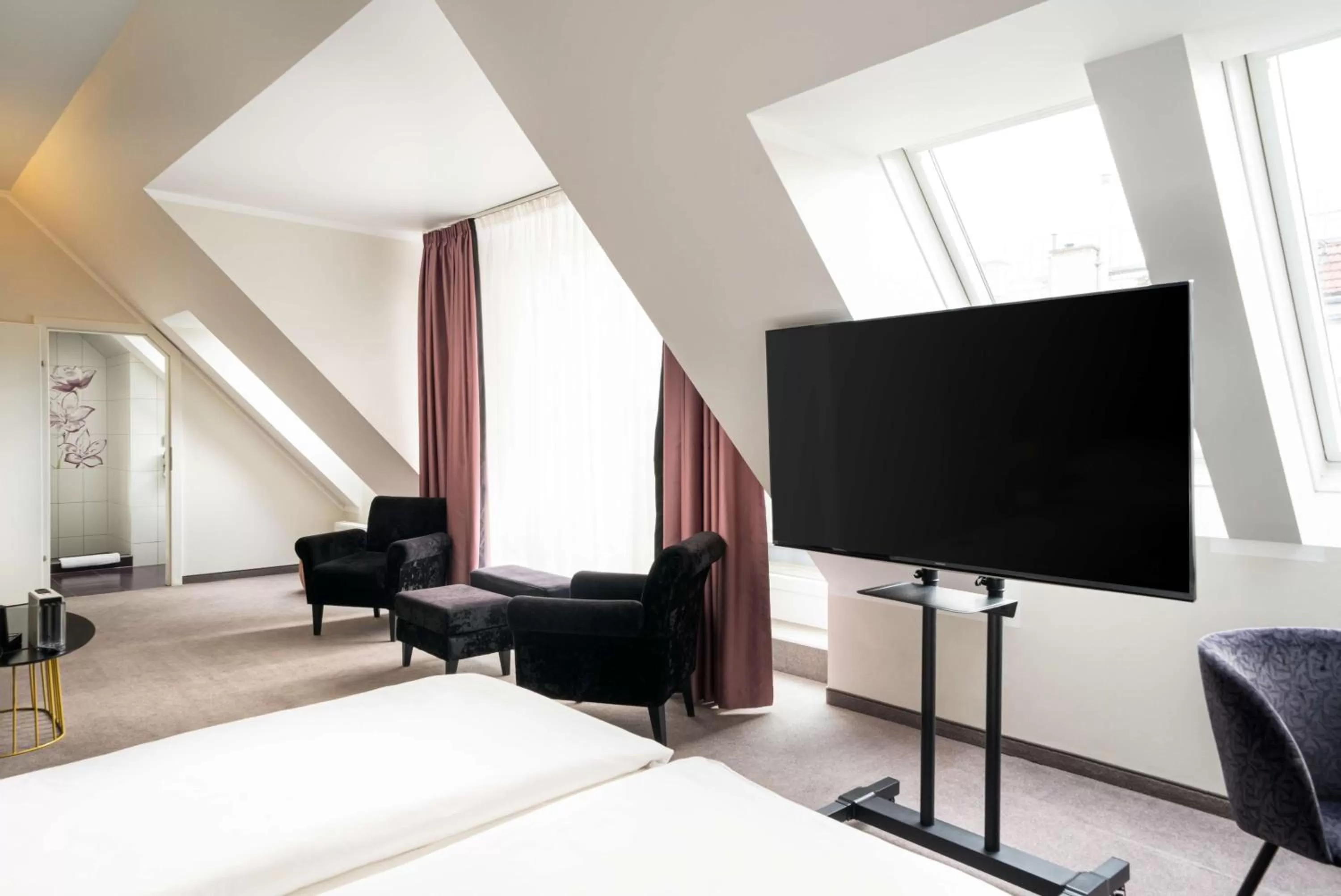 TV and multimedia, Bed in elaya hotel vienna city west