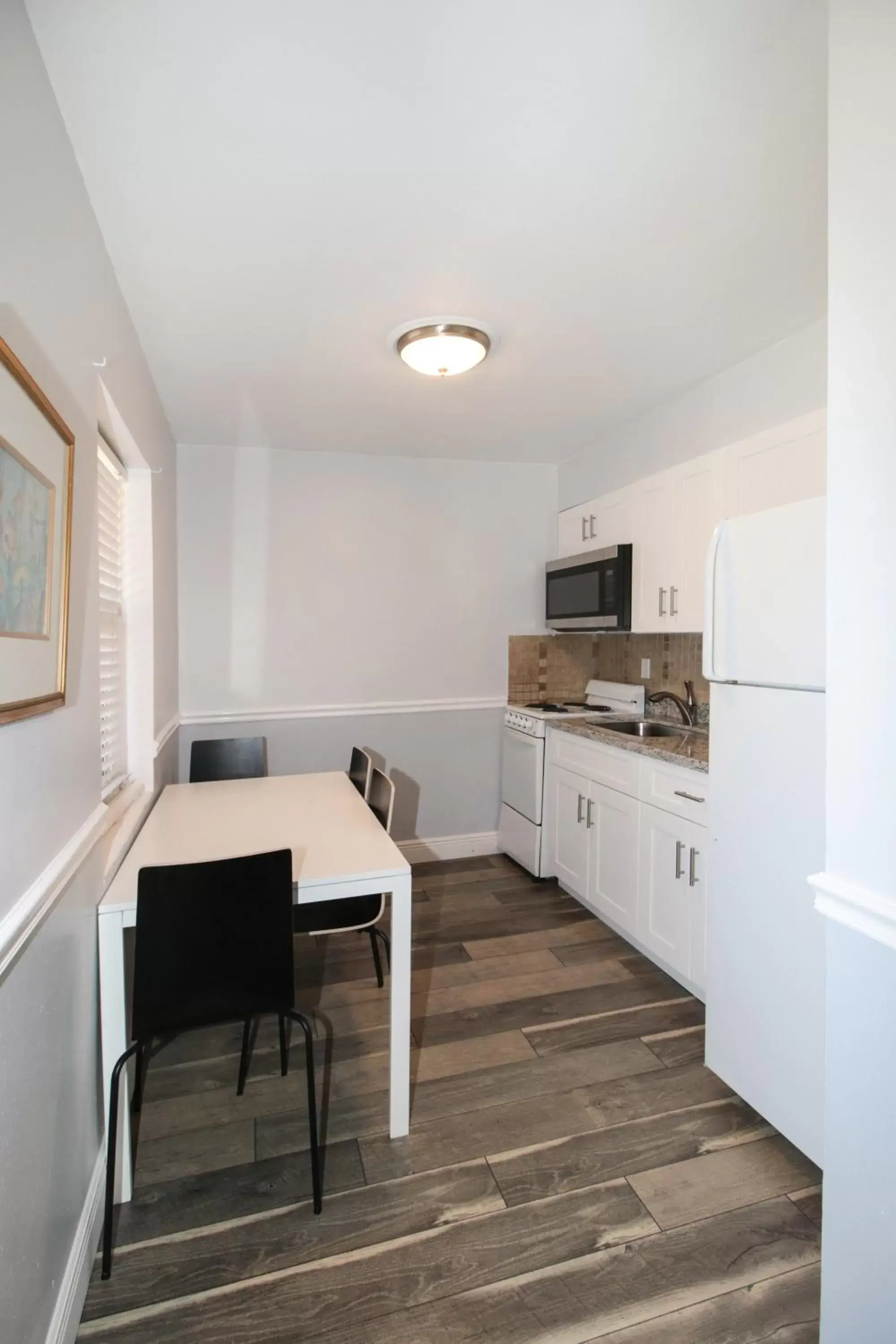 Studio Queen Deluxe in The Dolphin Hollywood Studio Queen Deluxe in The Dolphin Hollywood