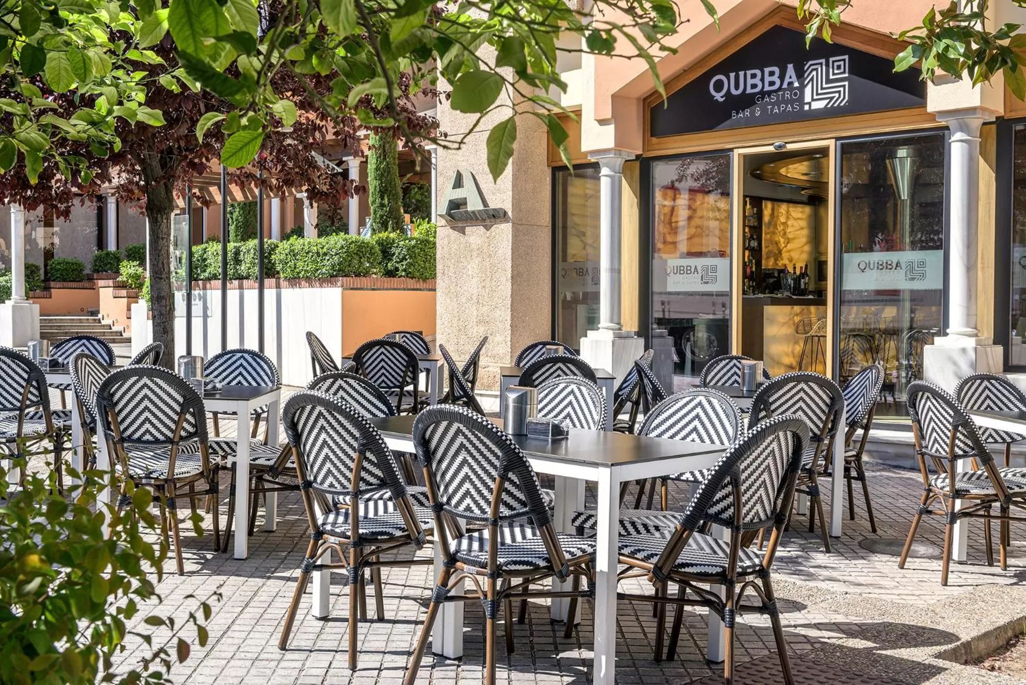 Restaurant/places to eat in Hotel Saray