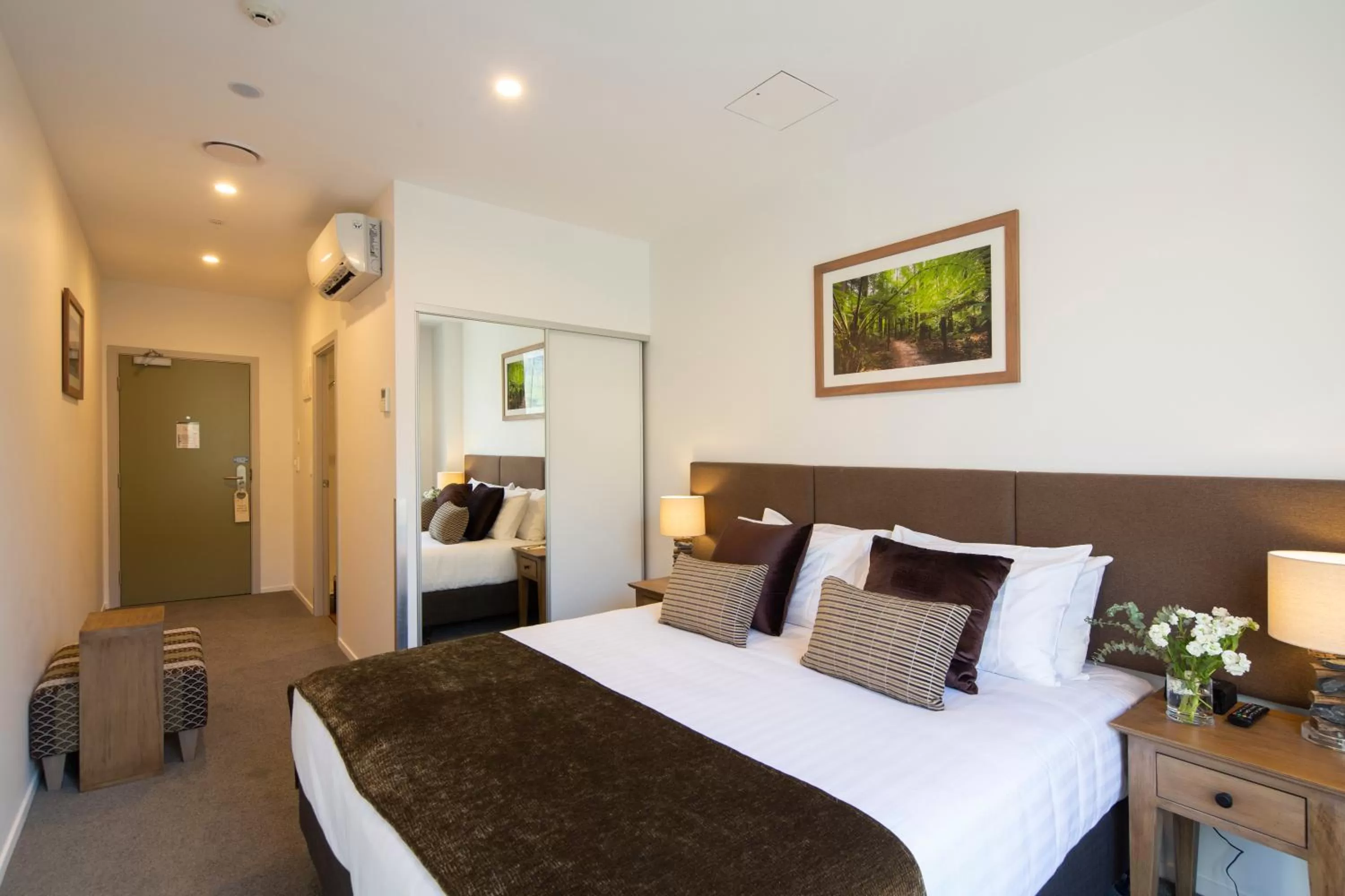 Photo of the whole room, Bed in Wyndham Garden Remarkables Park Queenstown