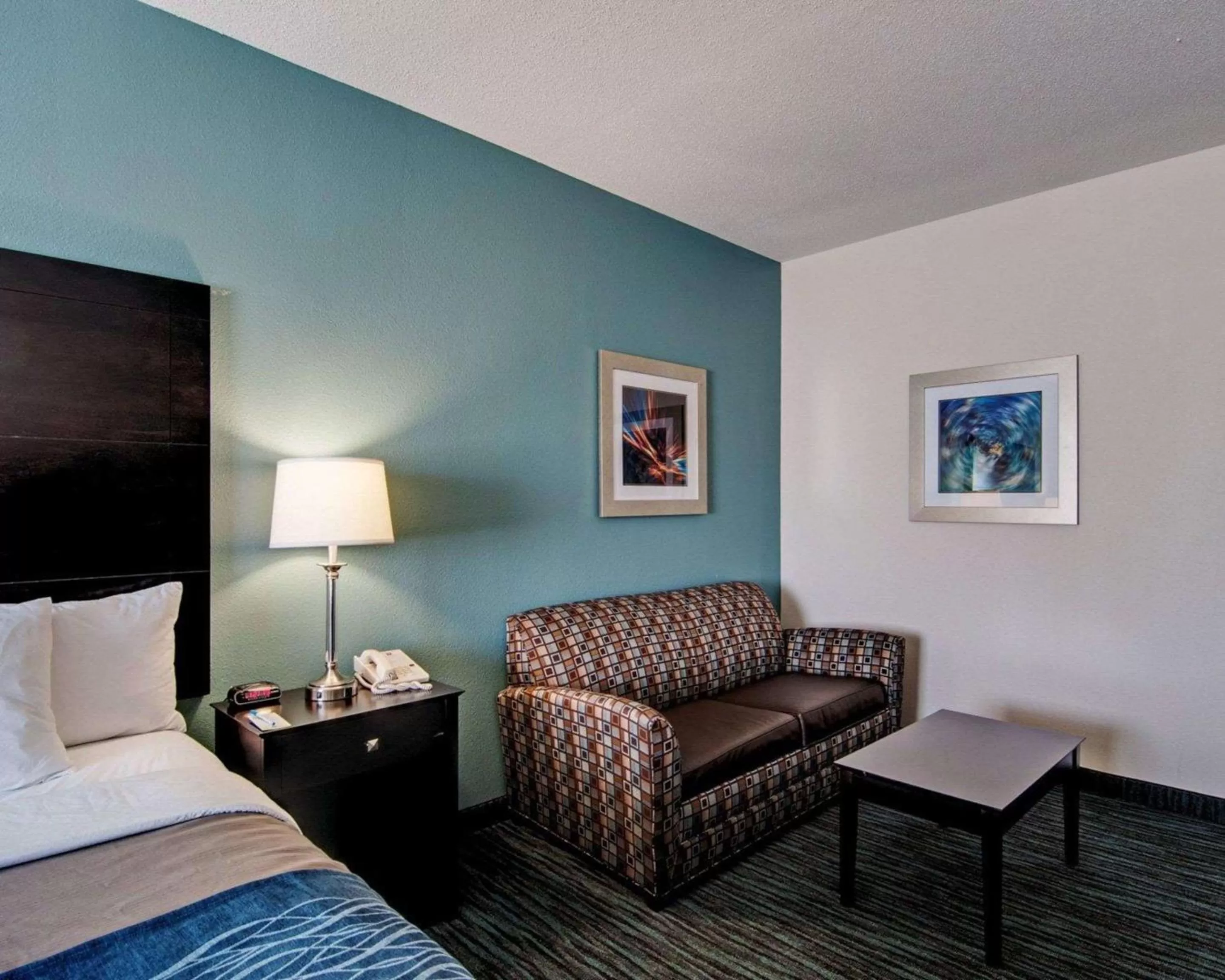 Photo of the whole room, Bed in Comfort Inn Mount Airy