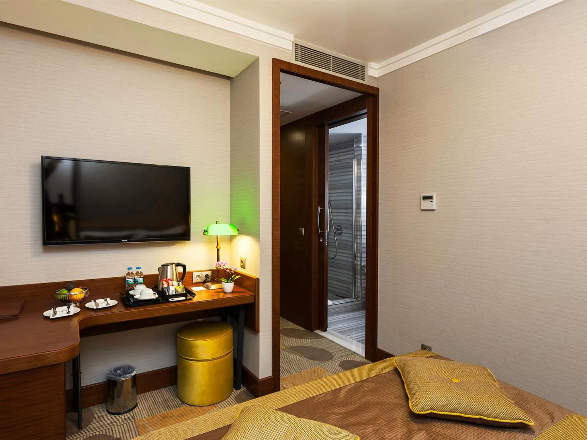 TV and multimedia, Bed in Manesol Boutique Galata