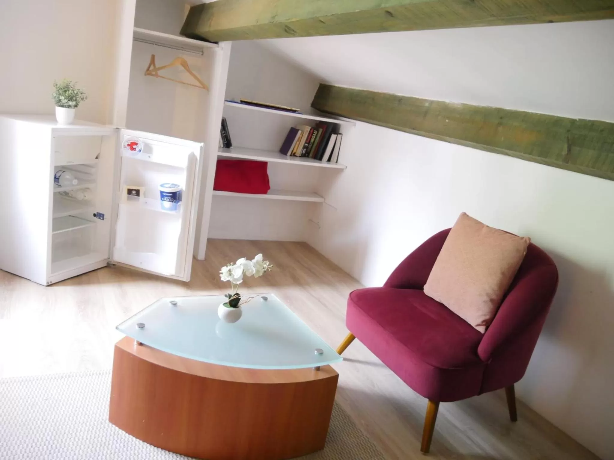 Seating area, Bathroom in Private ROOM