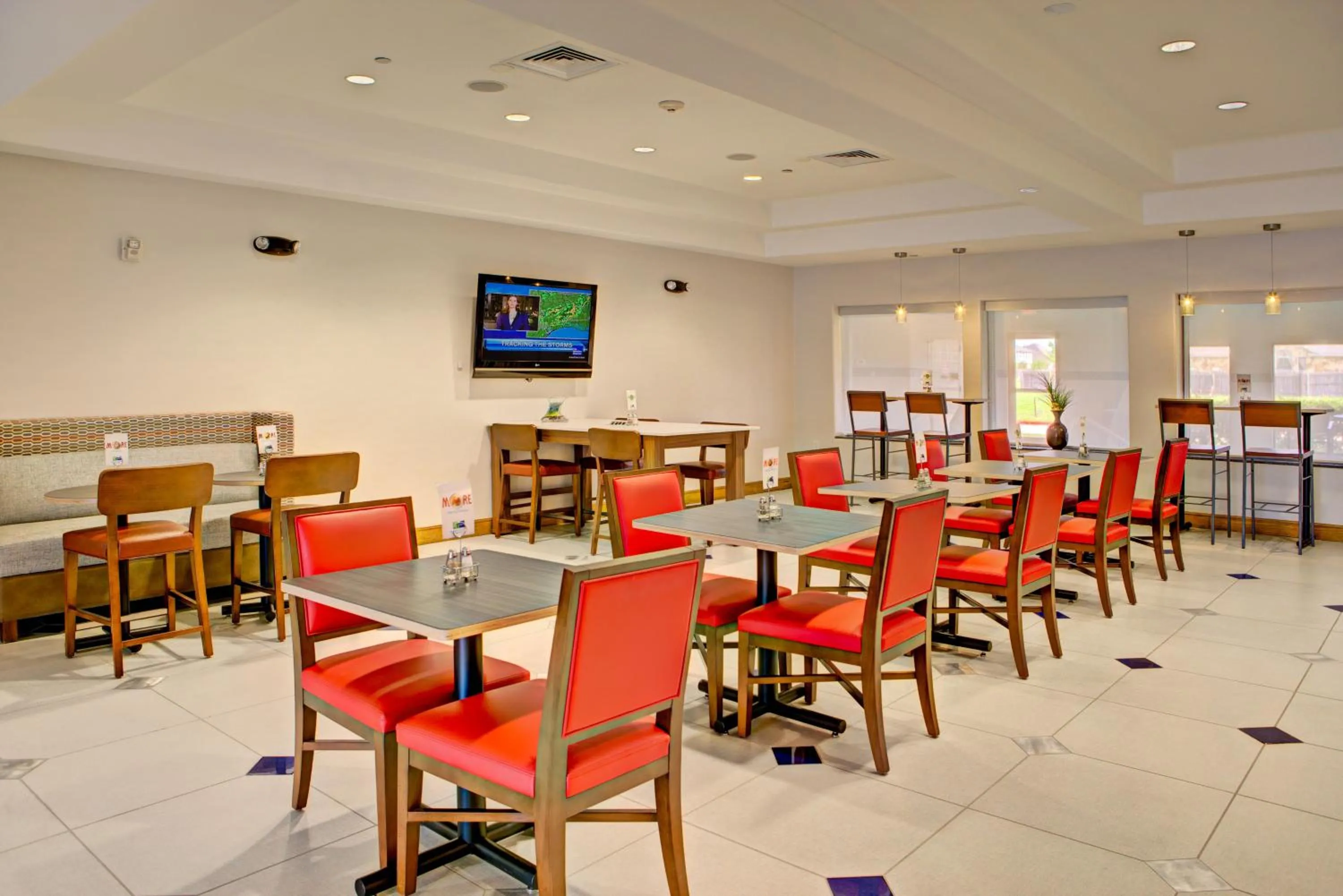 Breakfast in Holiday Inn Express Hotel & Suites Austin NE-Hutto by IHG