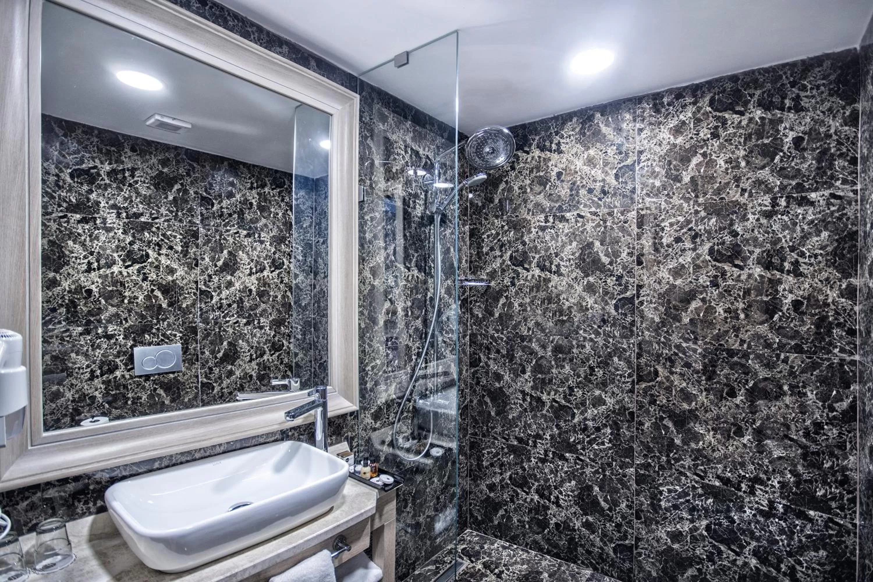 Toilet in The Conforium Hotel İstanbul