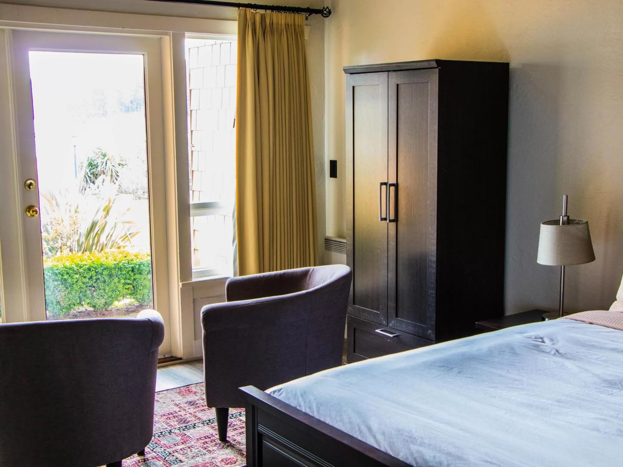 Queen Suite in Galiano Oceanfront Inn & Spa