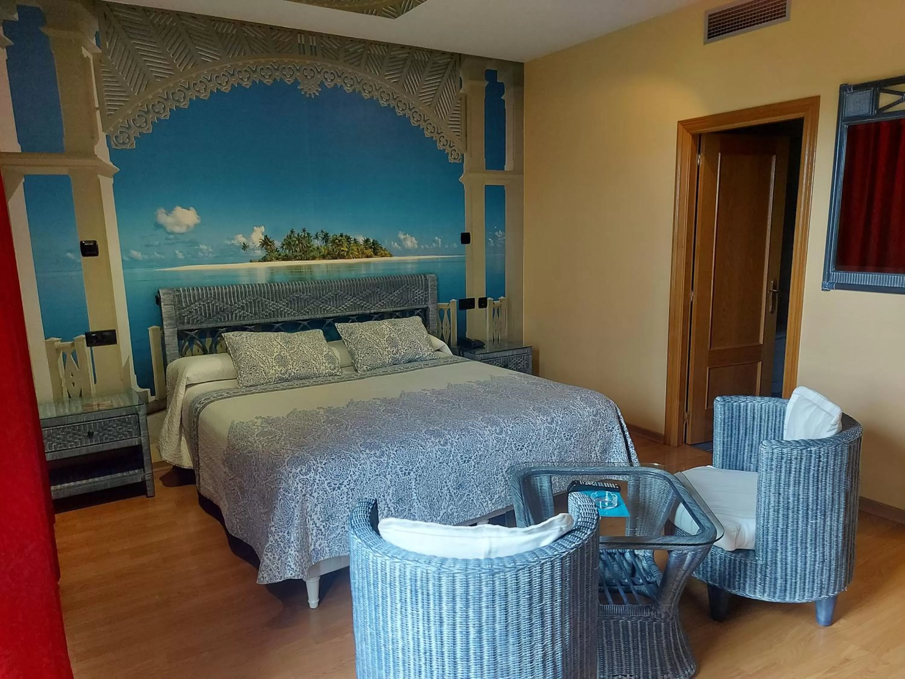 Bedroom, Bed in Motel Acropolis