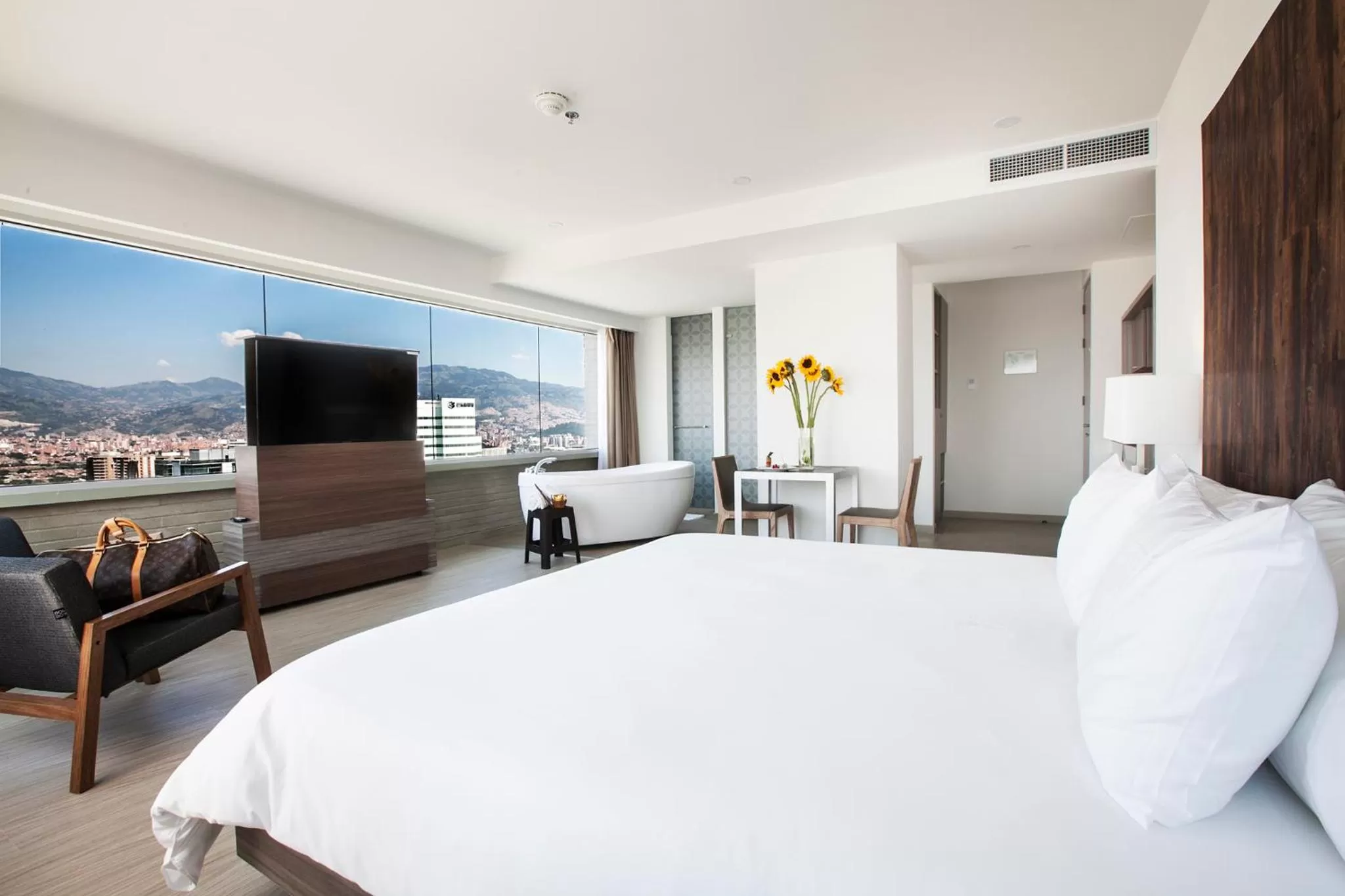 Photo of the whole room, Bed in Viaggio Medellín Grand Select