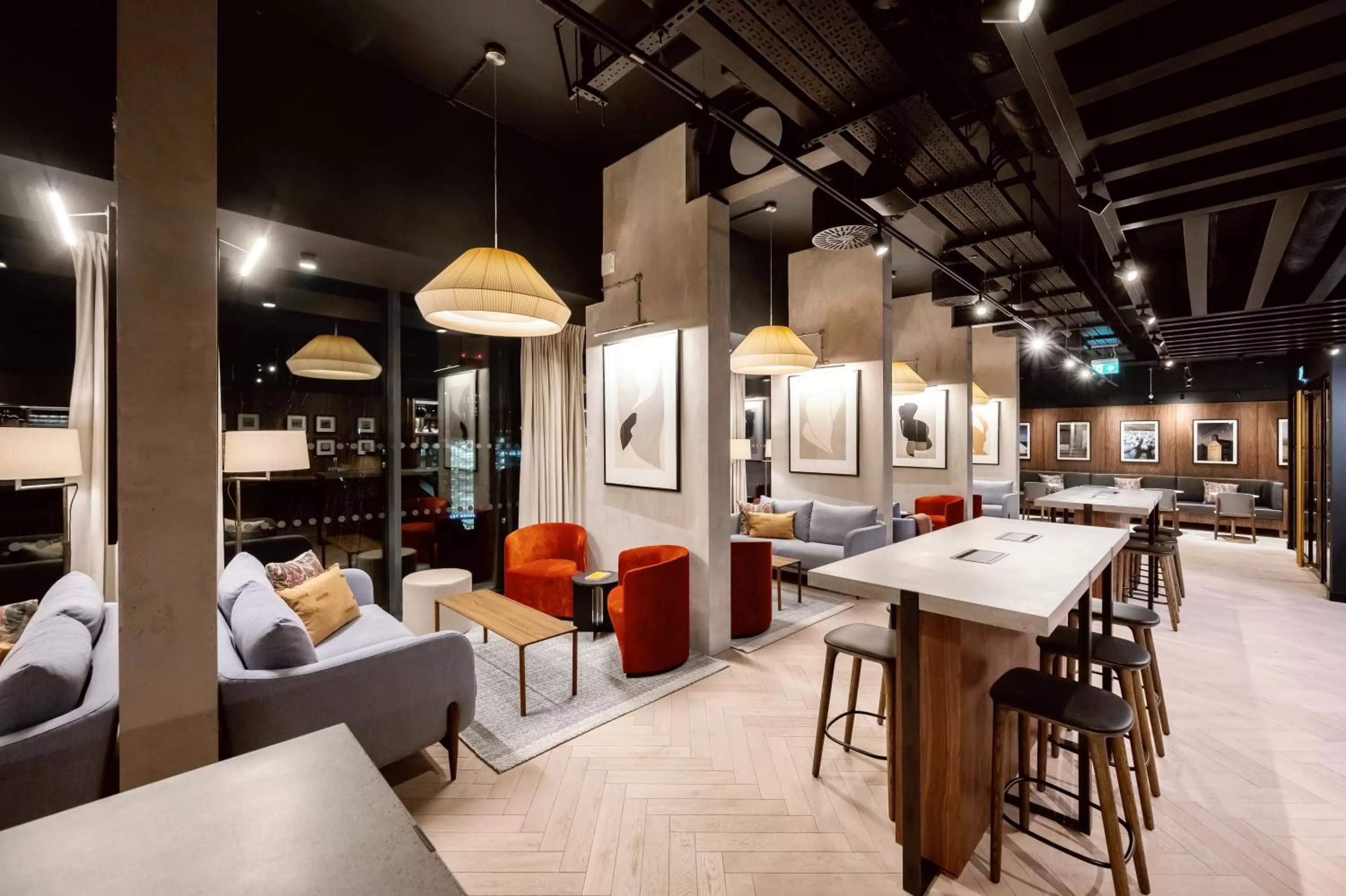 Dining area in Wilde Aparthotels Manchester City Centre