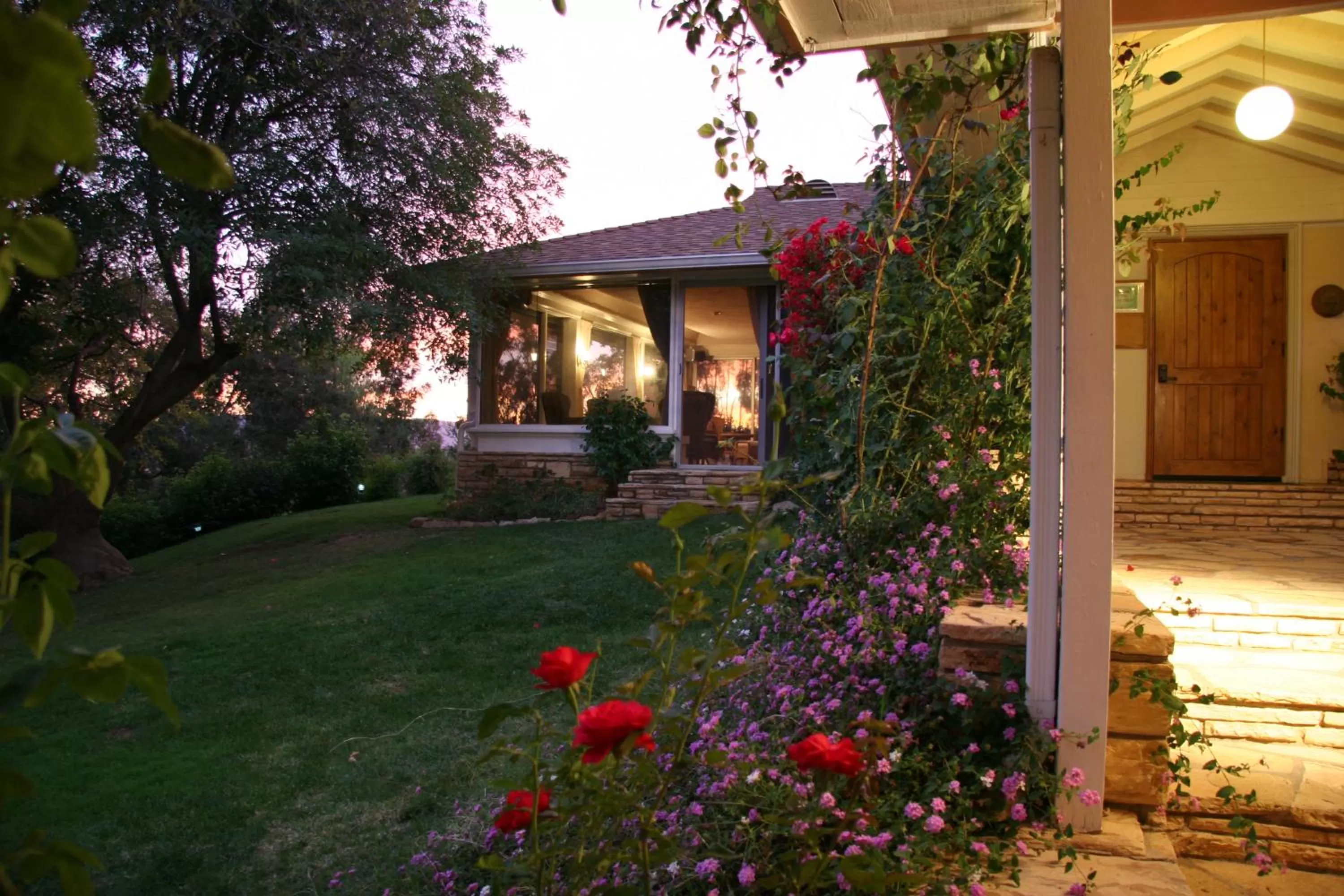 Facade/entrance, Garden in Ojai Retreat & Inn
