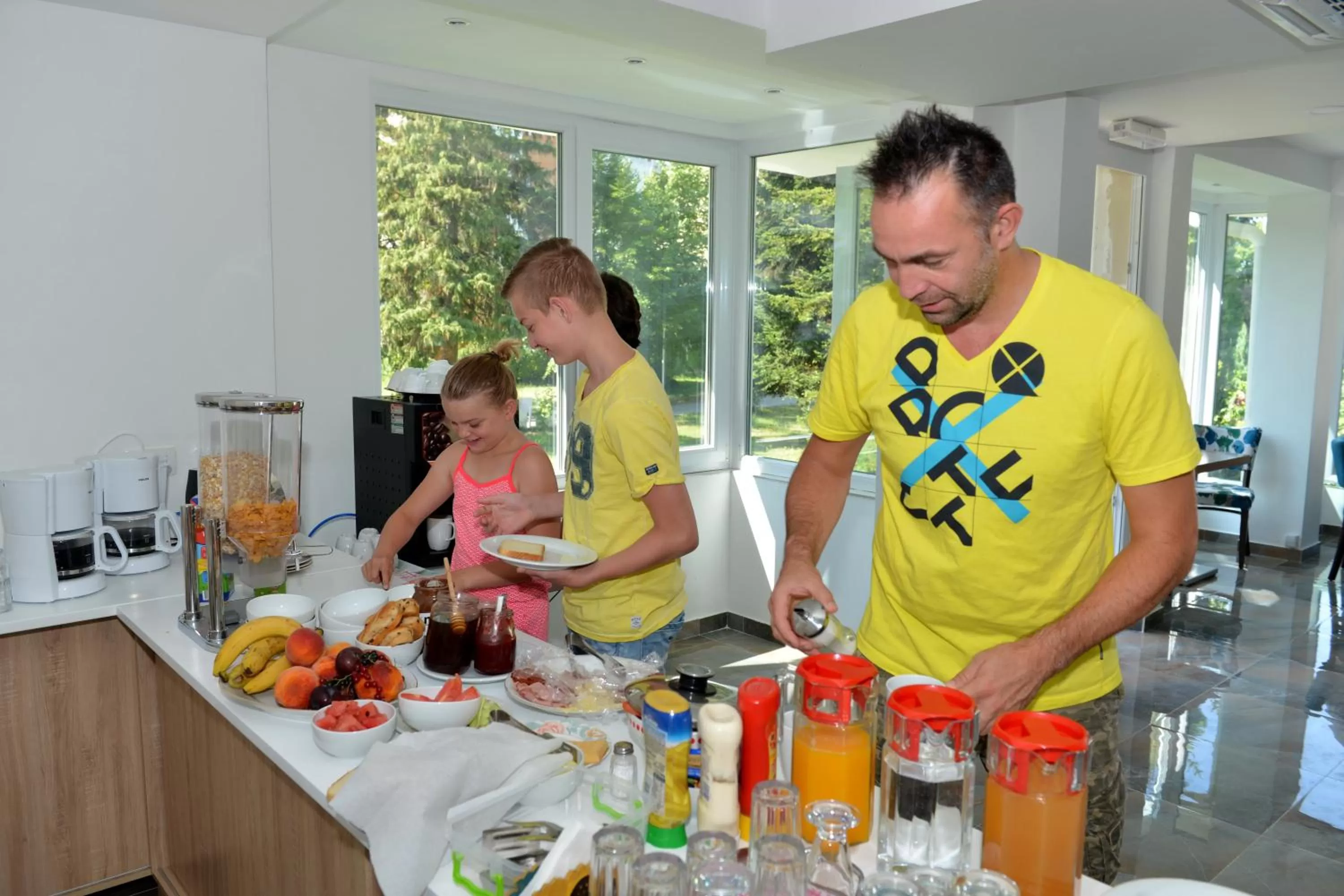 Restaurant/places to eat in Villa Jordan