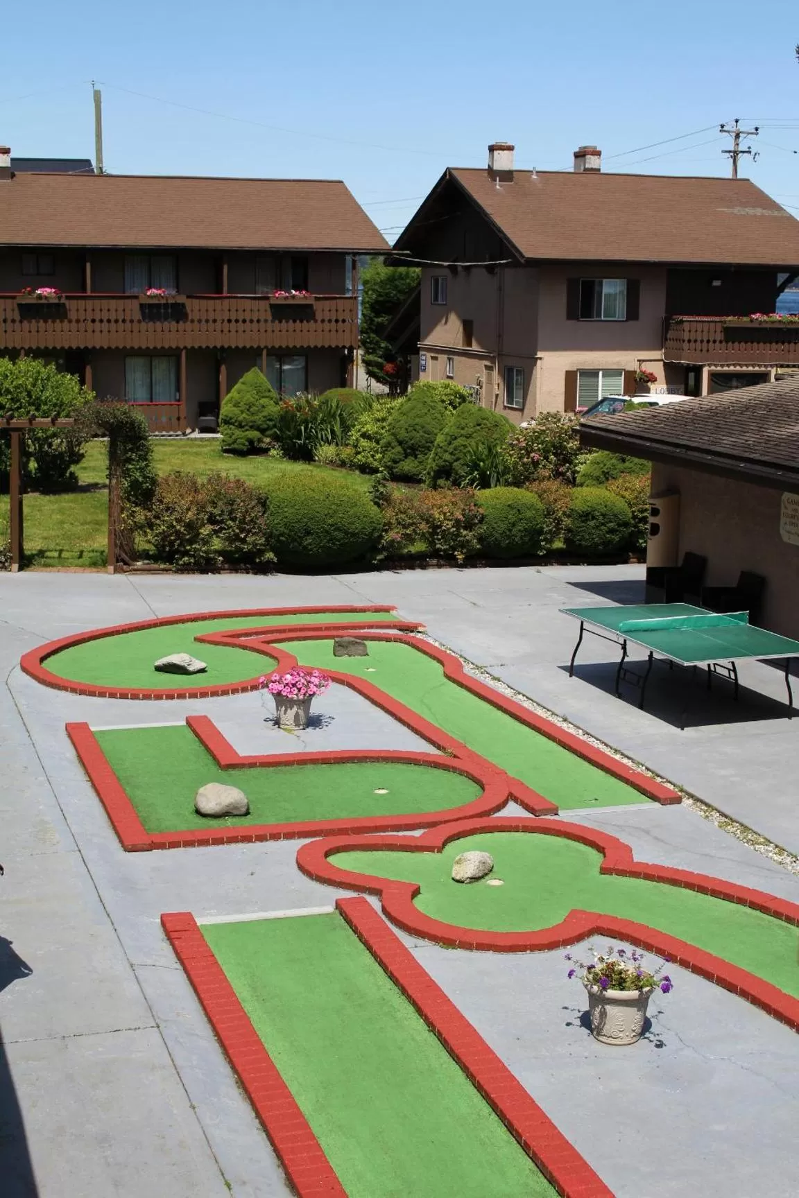 Minigolf in Ramada by Wyndham Campbell River