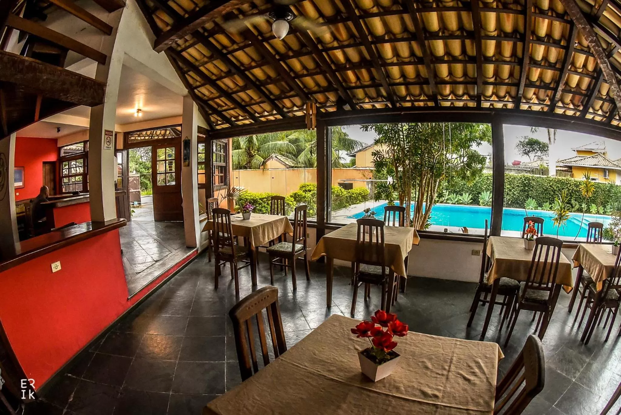 Restaurant/places to eat in Pousada Da Ferradura