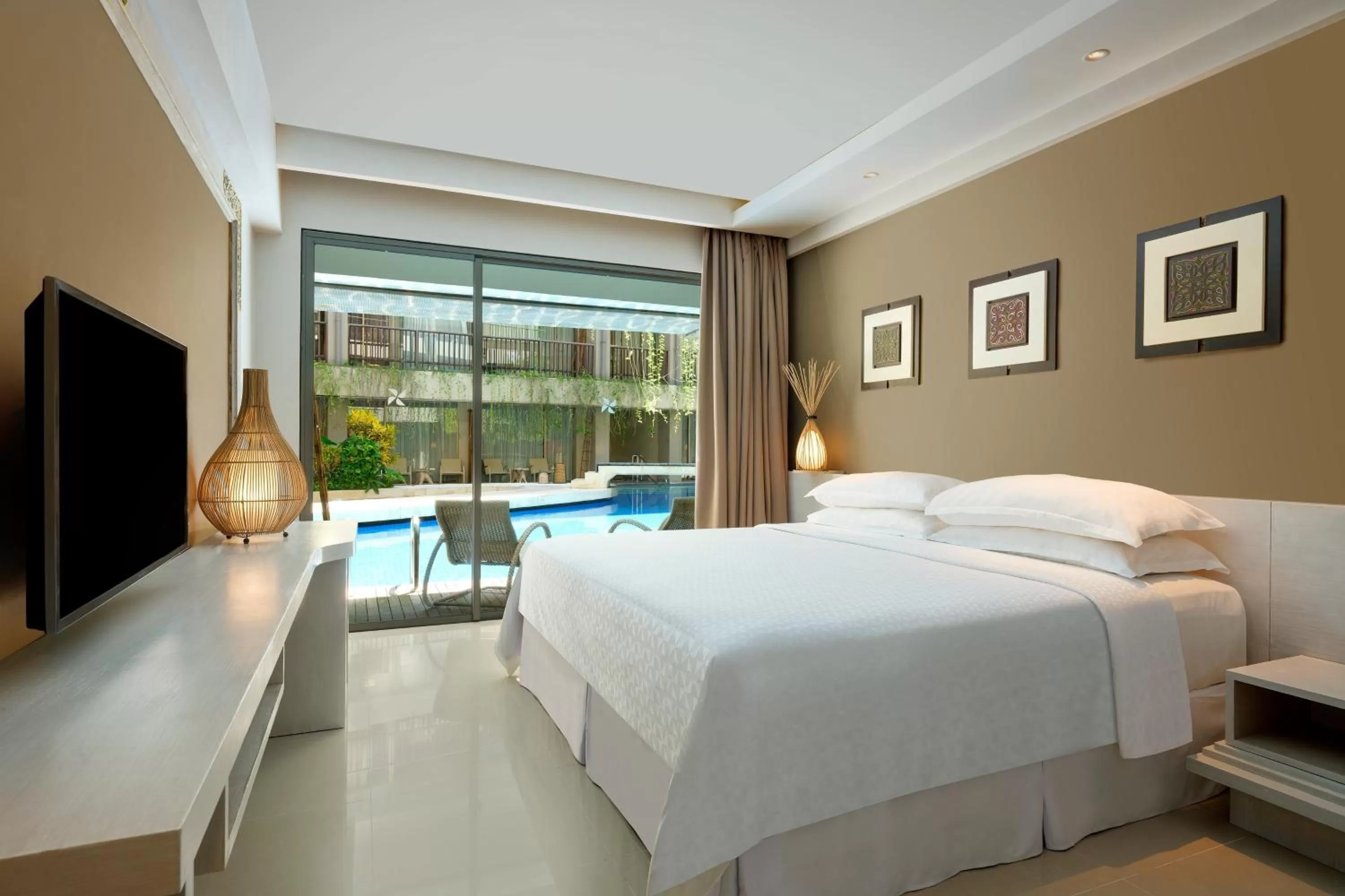 Photo of the whole room, Bed in Four Points by Sheraton Bali, Kuta
