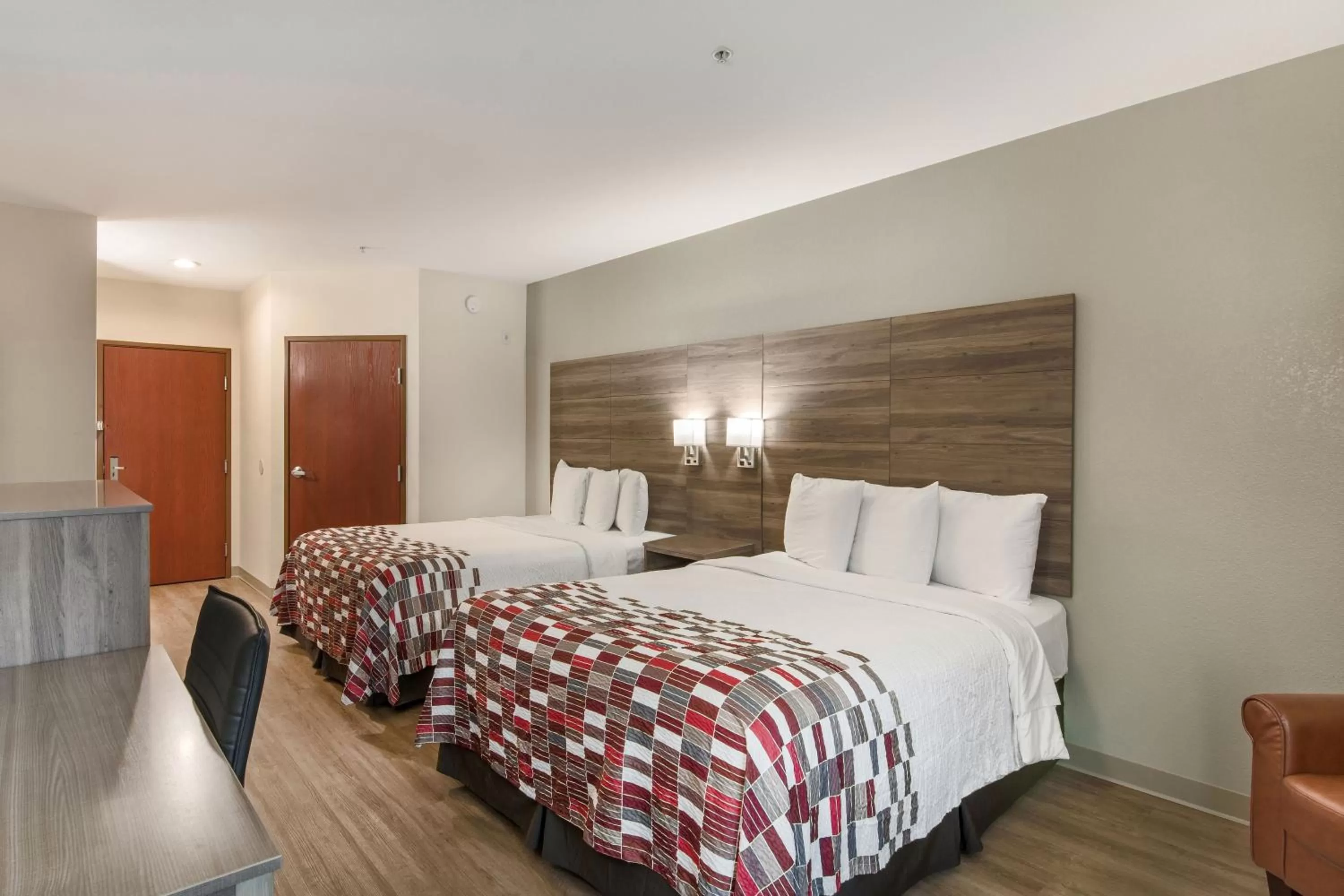 Photo of the whole room, Bed in Red Roof Inn Panama City