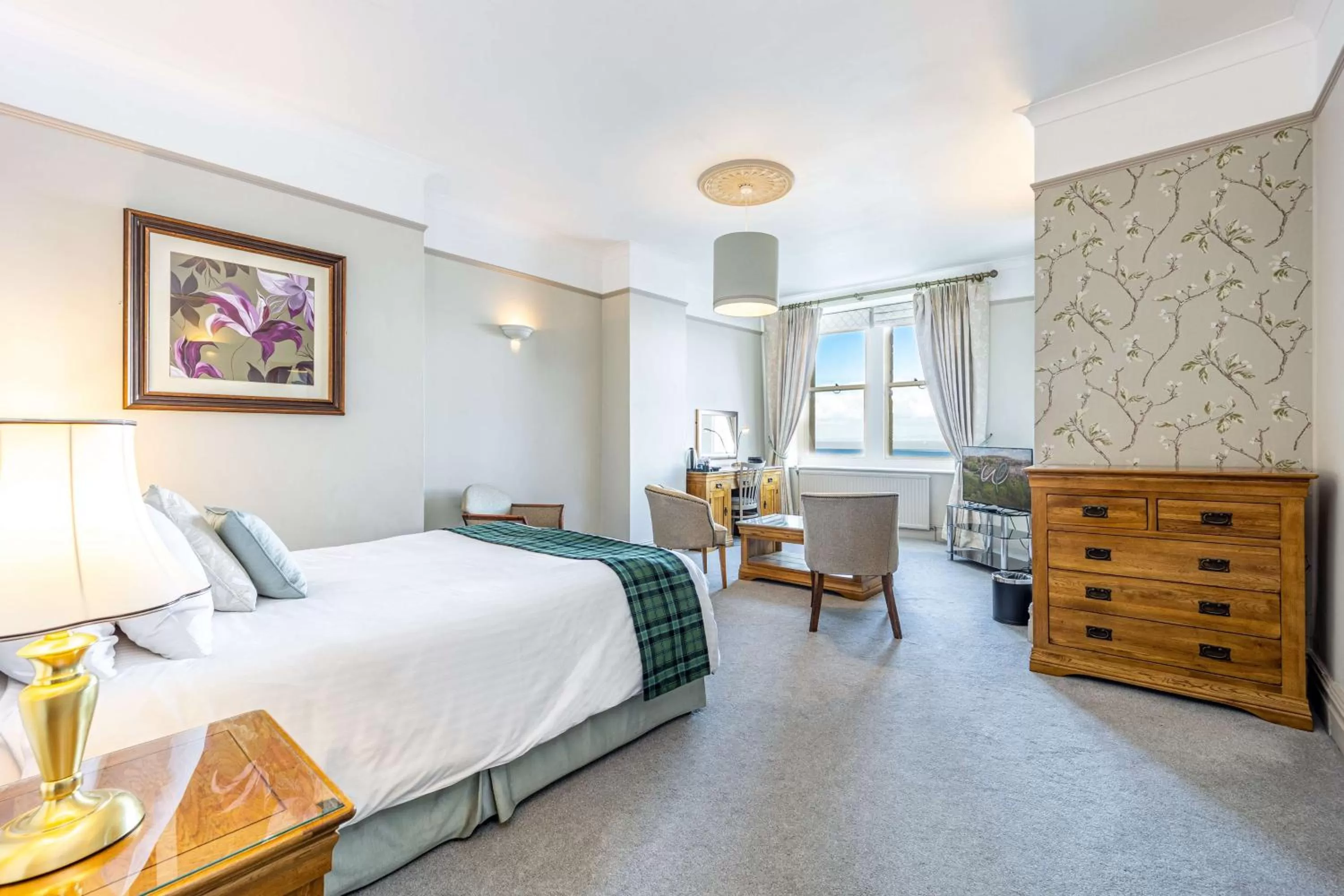 Photo of the whole room, Bed in Best Western Walton Park Hotel