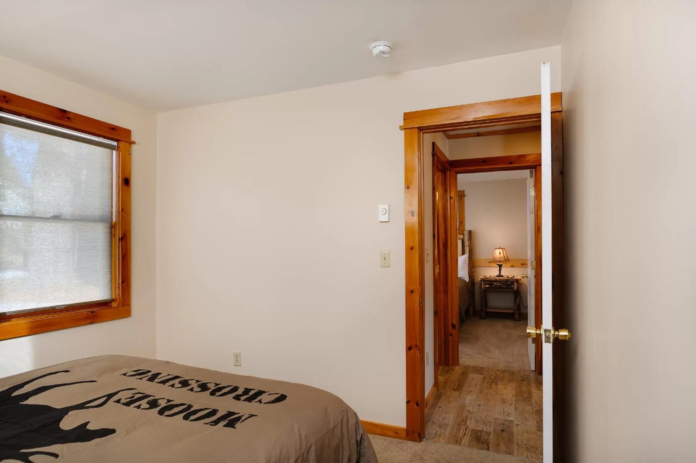 Bedroom, Bed in Cobble Mountain Lodge