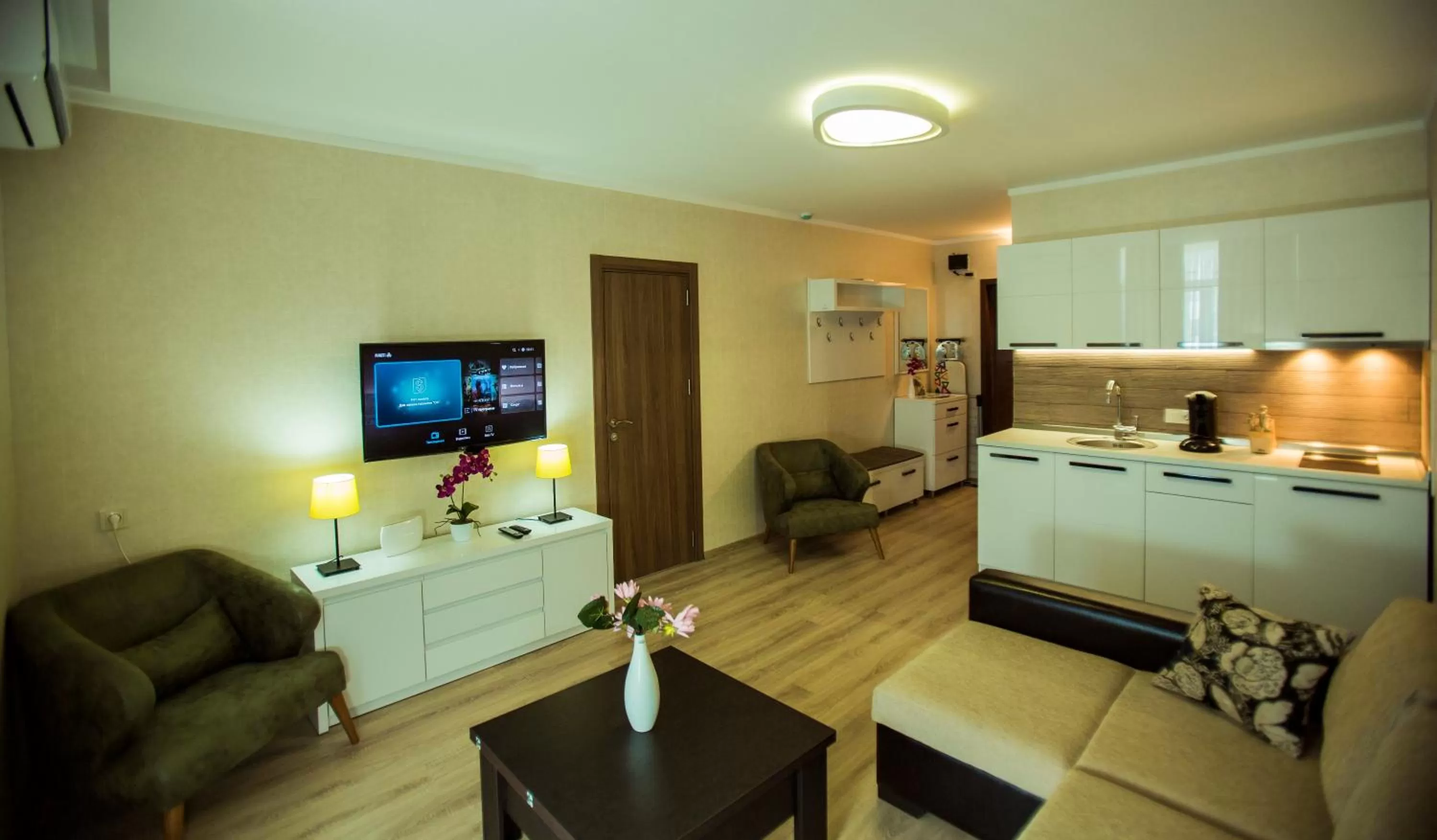Kitchen or kitchenette, Seating Area in Aparthotel Holiday Lux Batumi