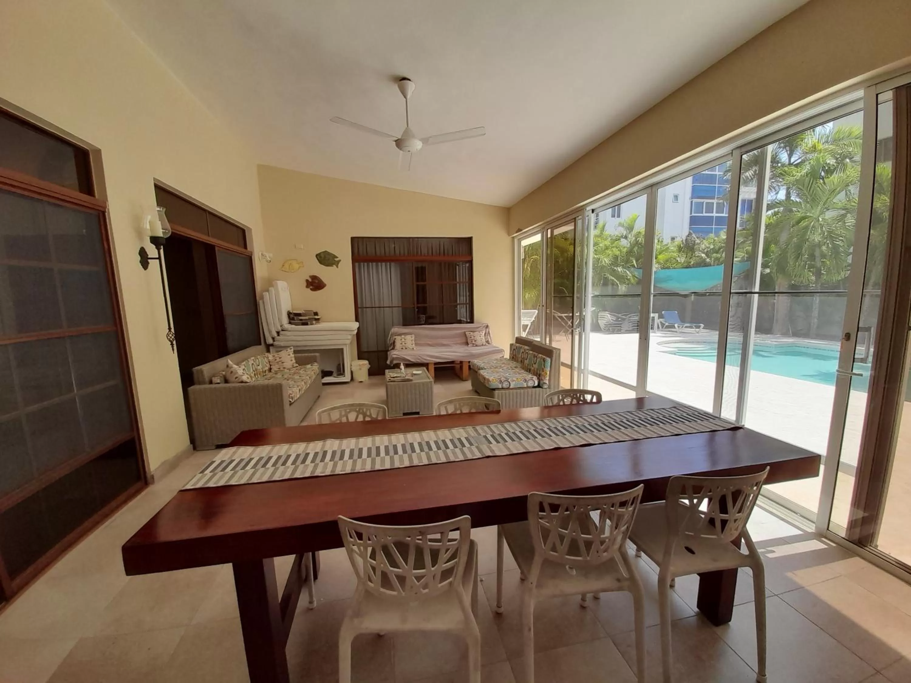 Dining area, Kitchen/Kitchenette in B&B Pavillion