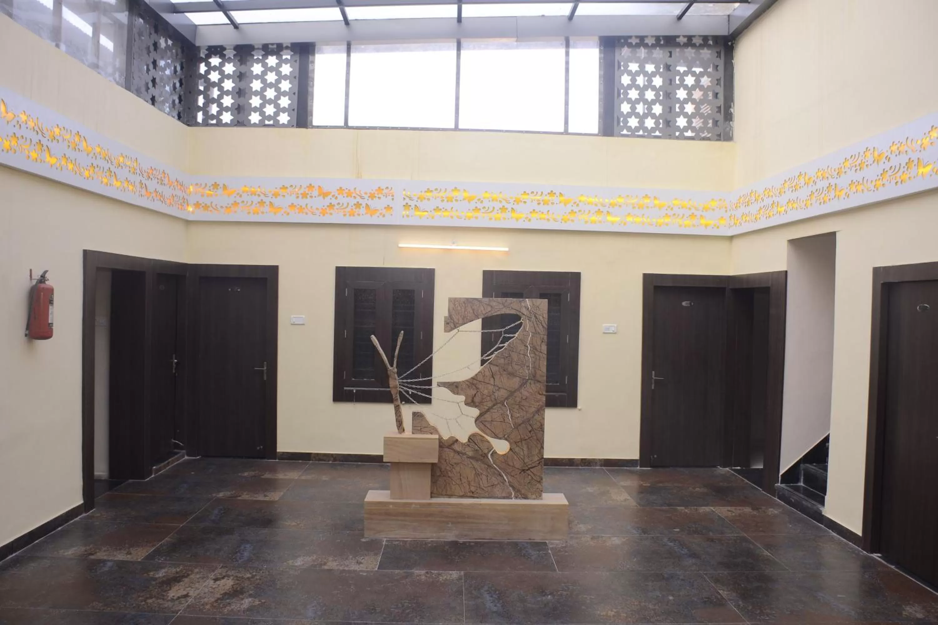 Area and facilities in Hotel Bharat