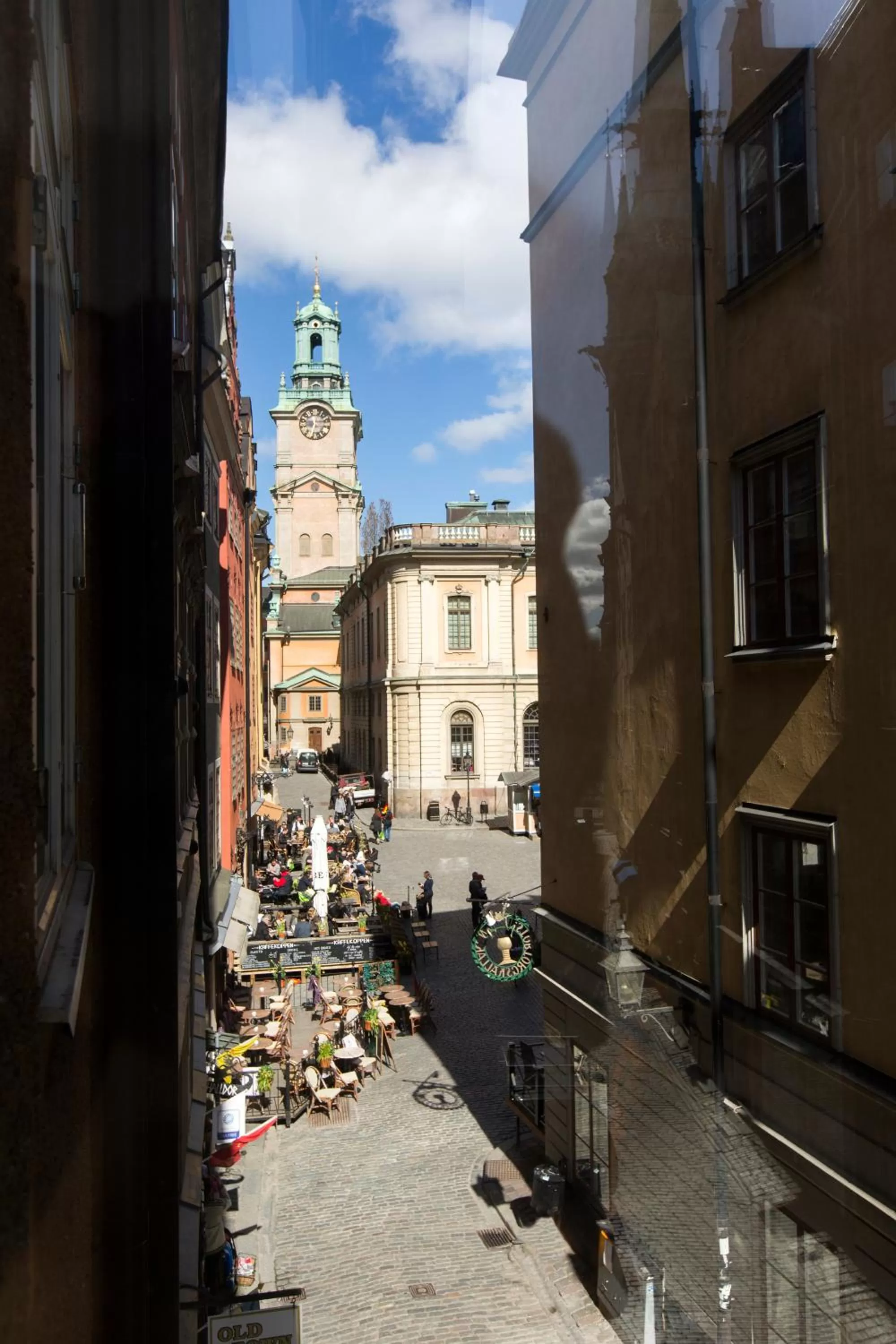 Street view in Lady Hamilton Apartments