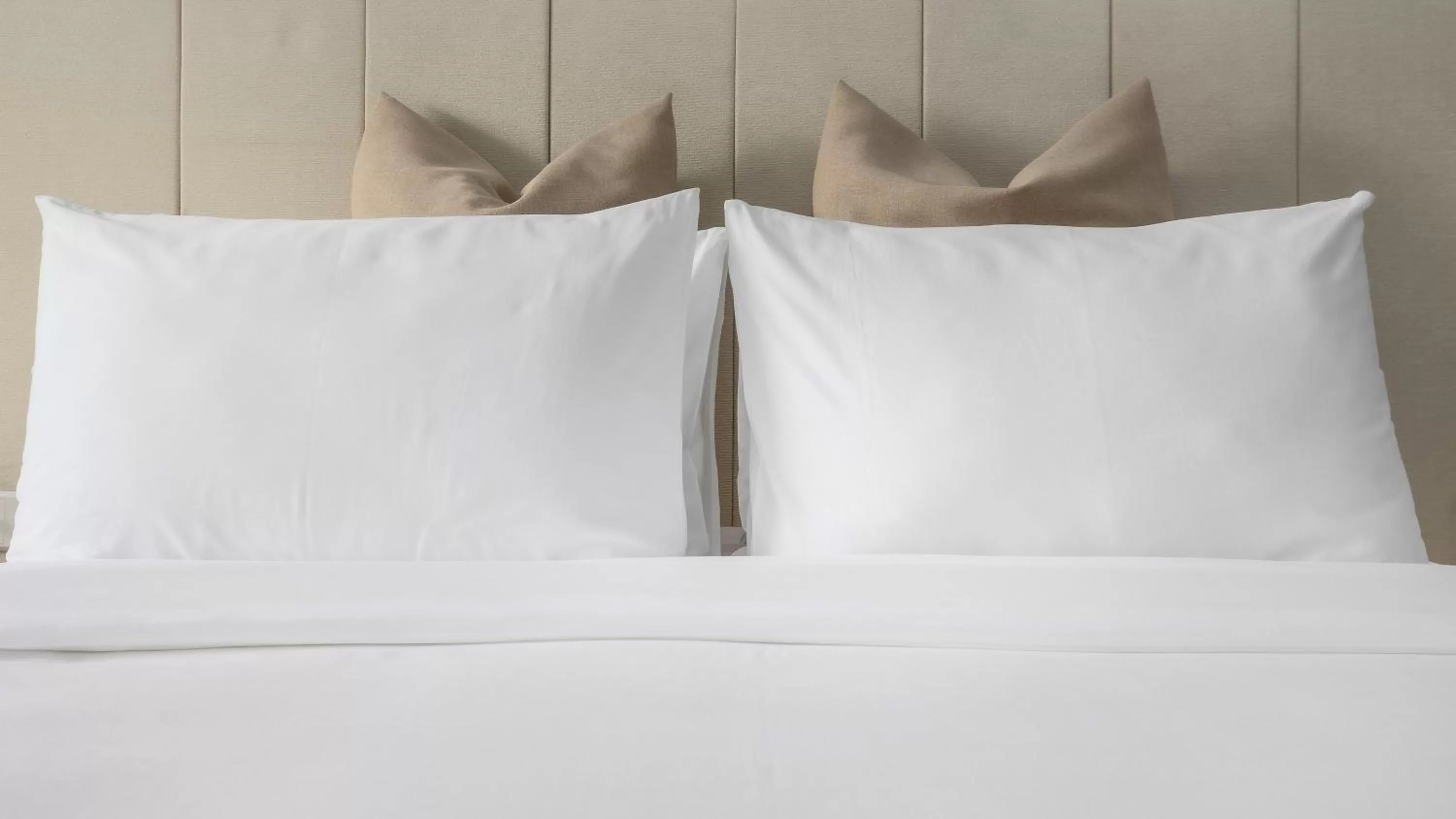 Bed in Shintana Saya La Maison