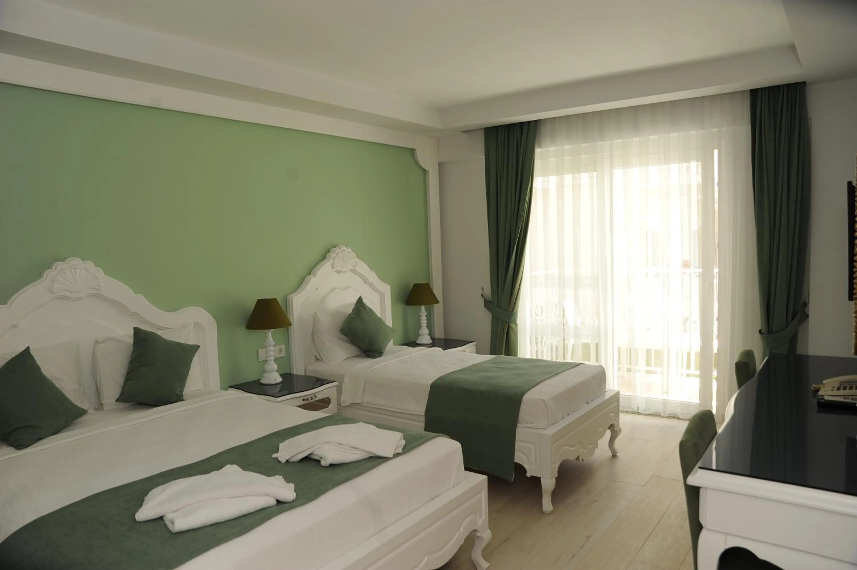 Day in Montebello Deluxe Hotel