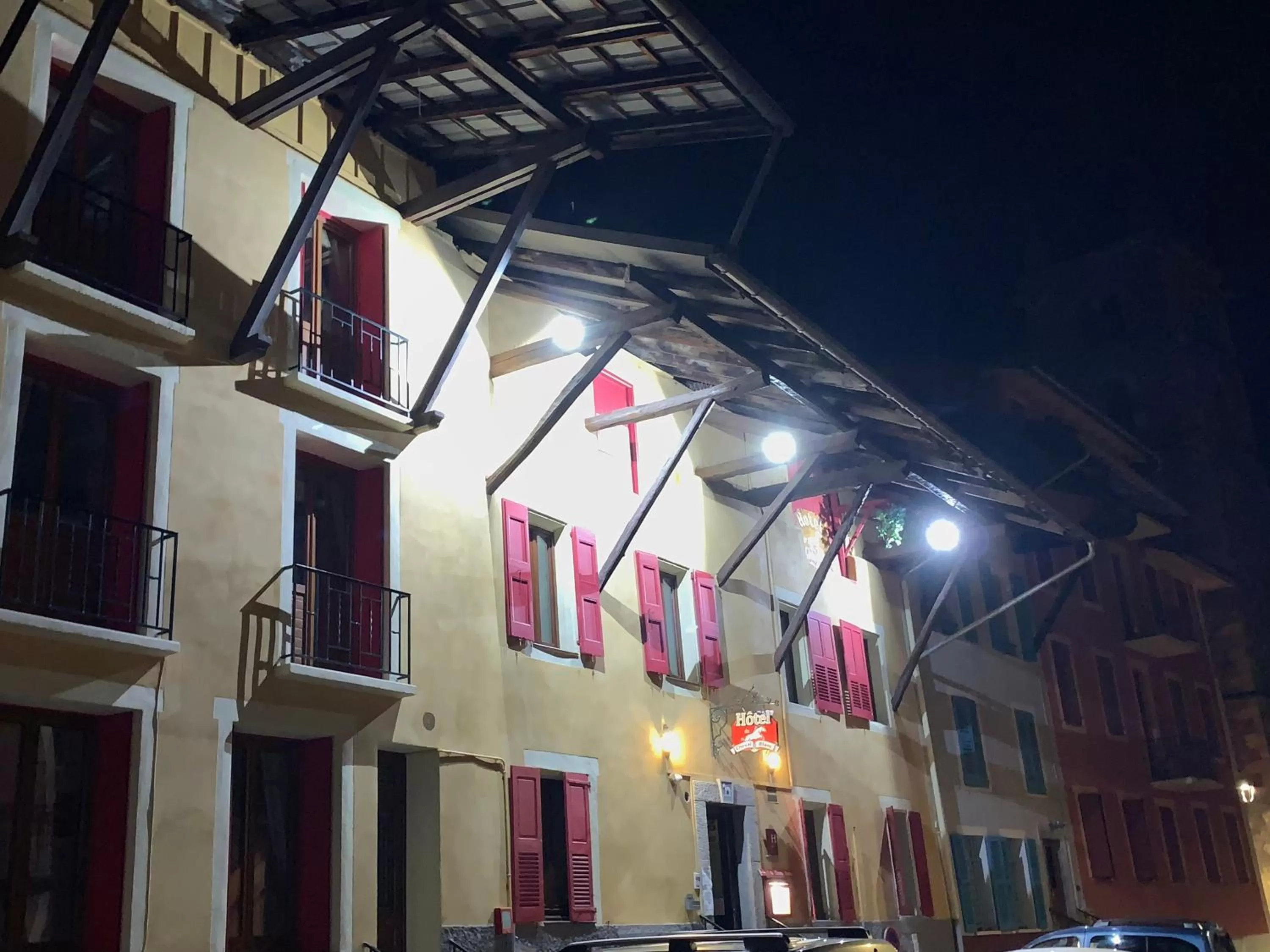 Property building in Hôtel Du Cheval Blanc Barcelonnette