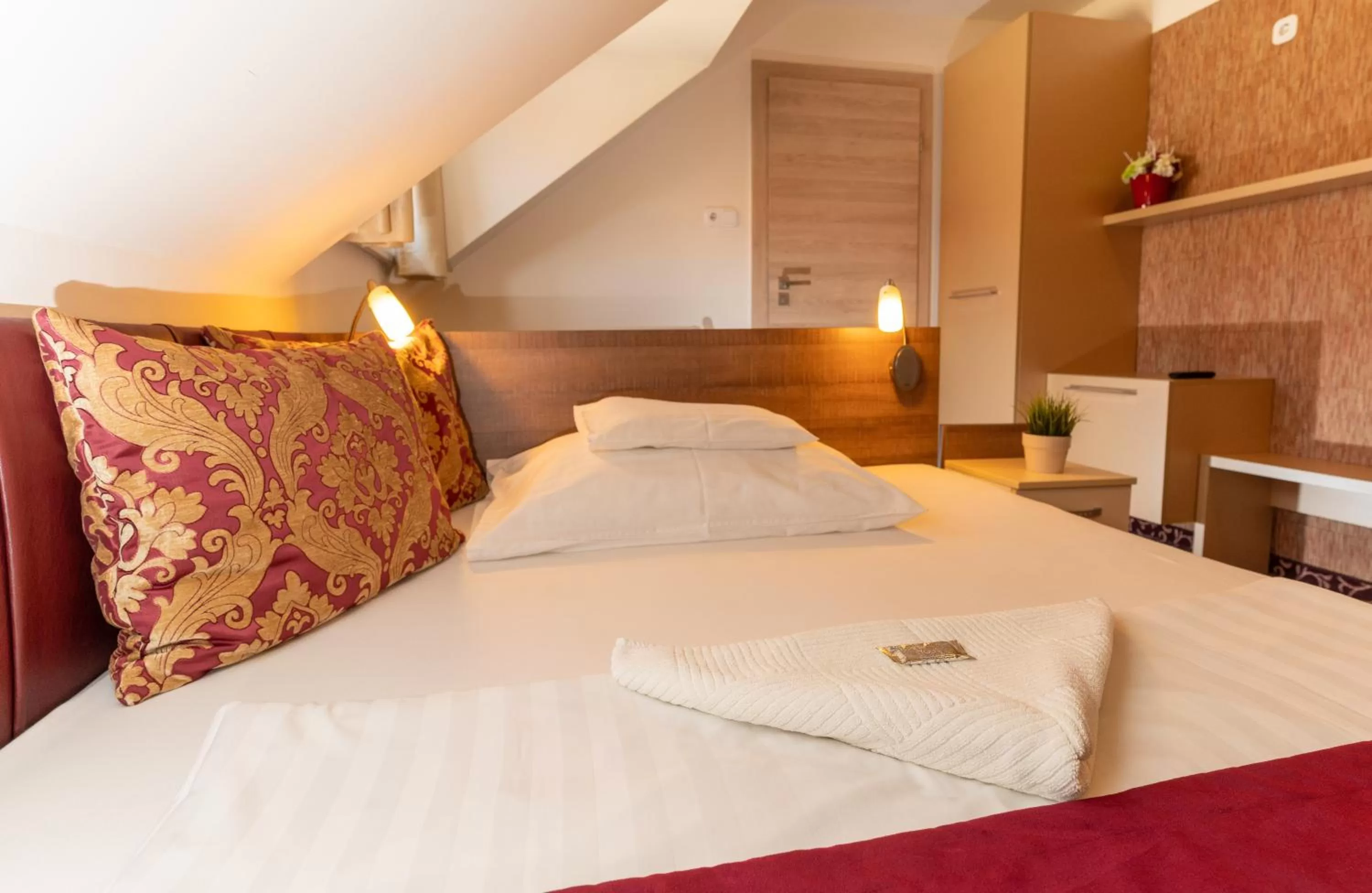 Bed in Teátrum Boutique Hotel