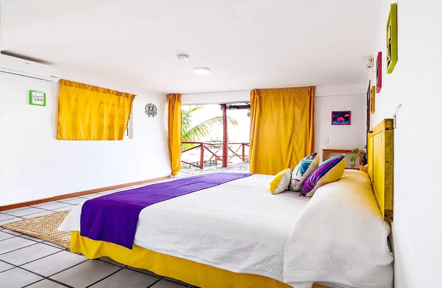 Photo of the whole room, Bed in El Búho Lagoon Bacalar