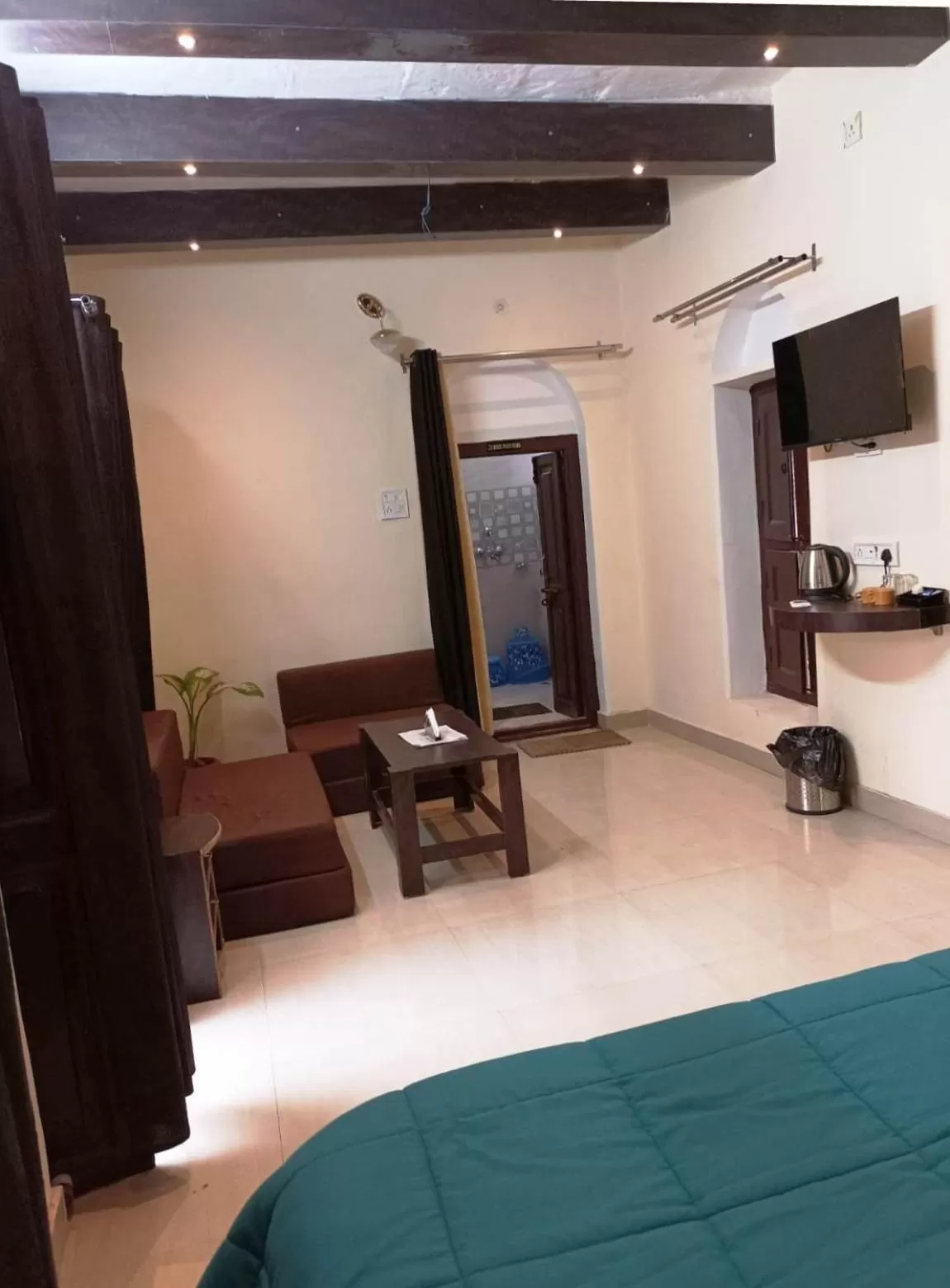 Seating area in Foreigners Inn