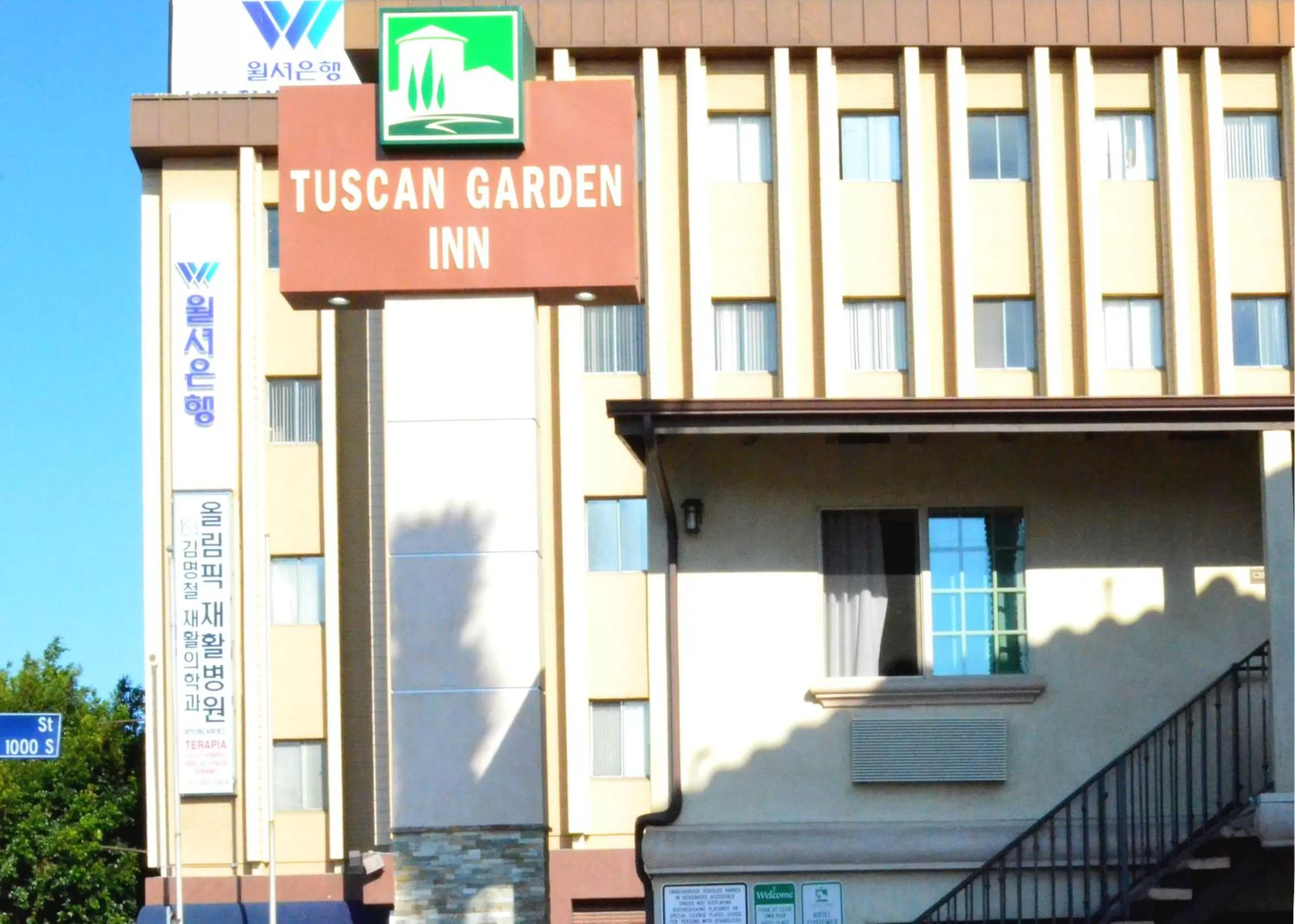 Property building in Tuscan Garden Inn