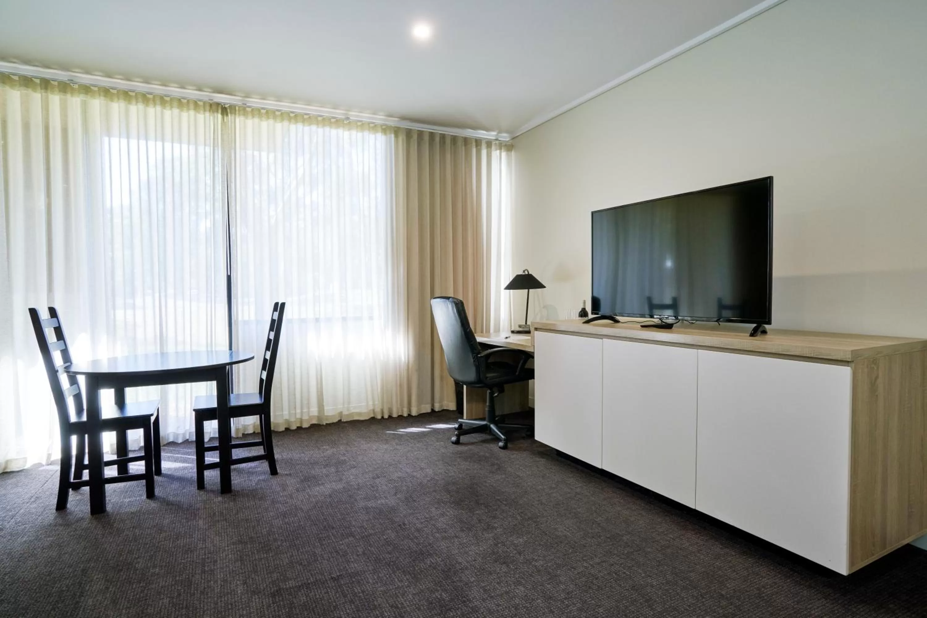 TV and multimedia in The Dingley Hotel