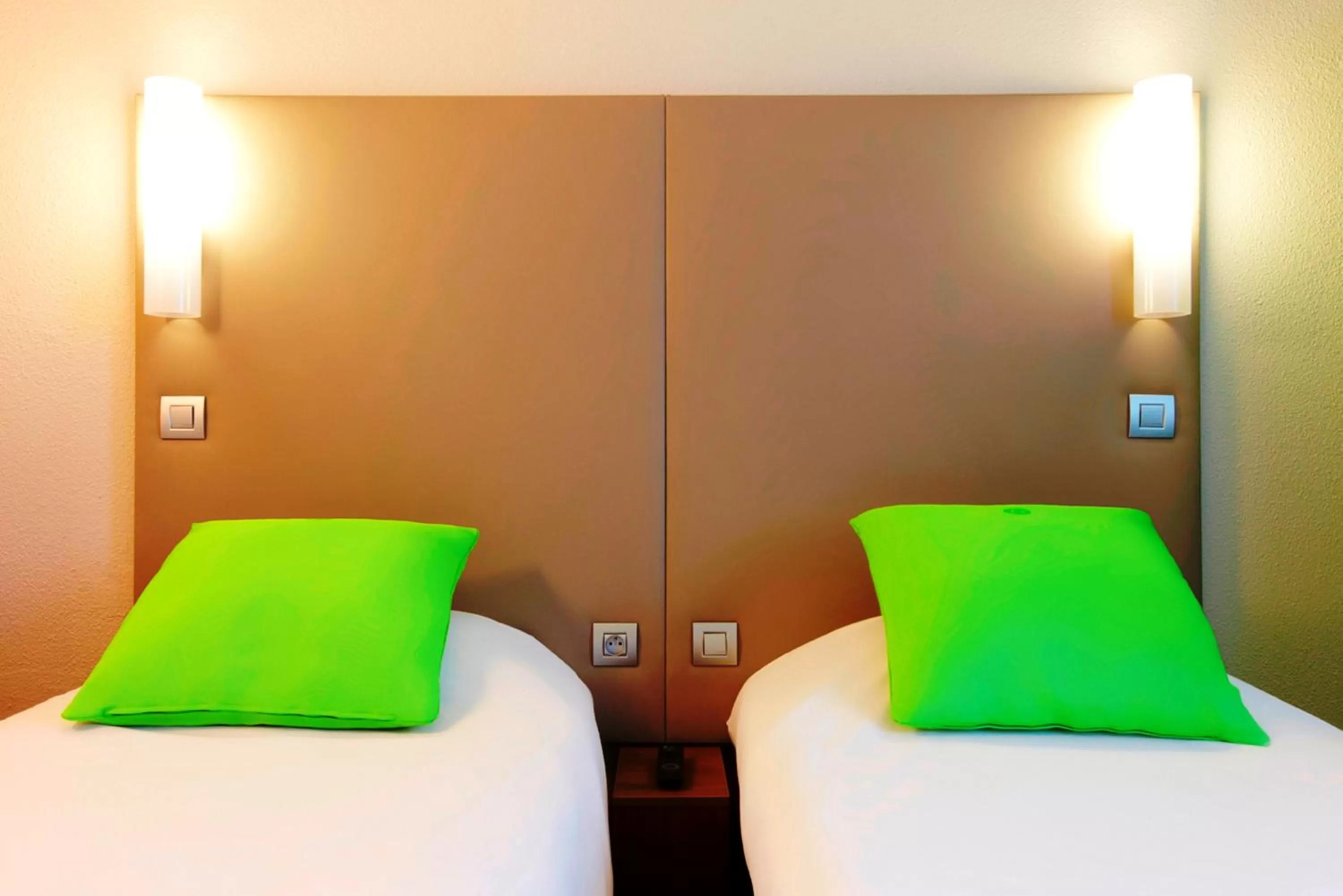 Bedroom, Bed in Campanile Paris Ouest - Gennevilliers Barbanniers