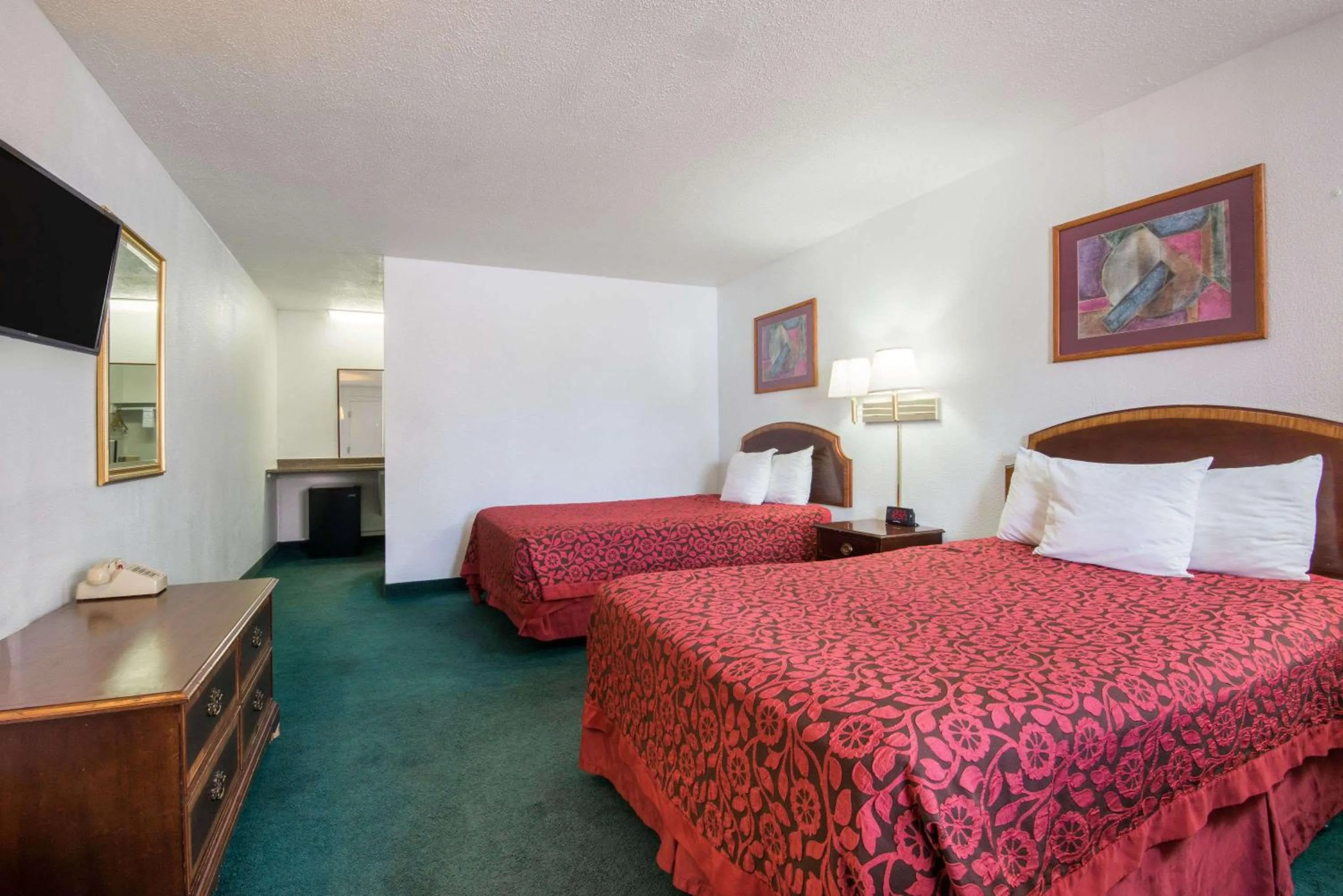 Photo of the whole room, Bed in Days Inn by Wyndham Gallup