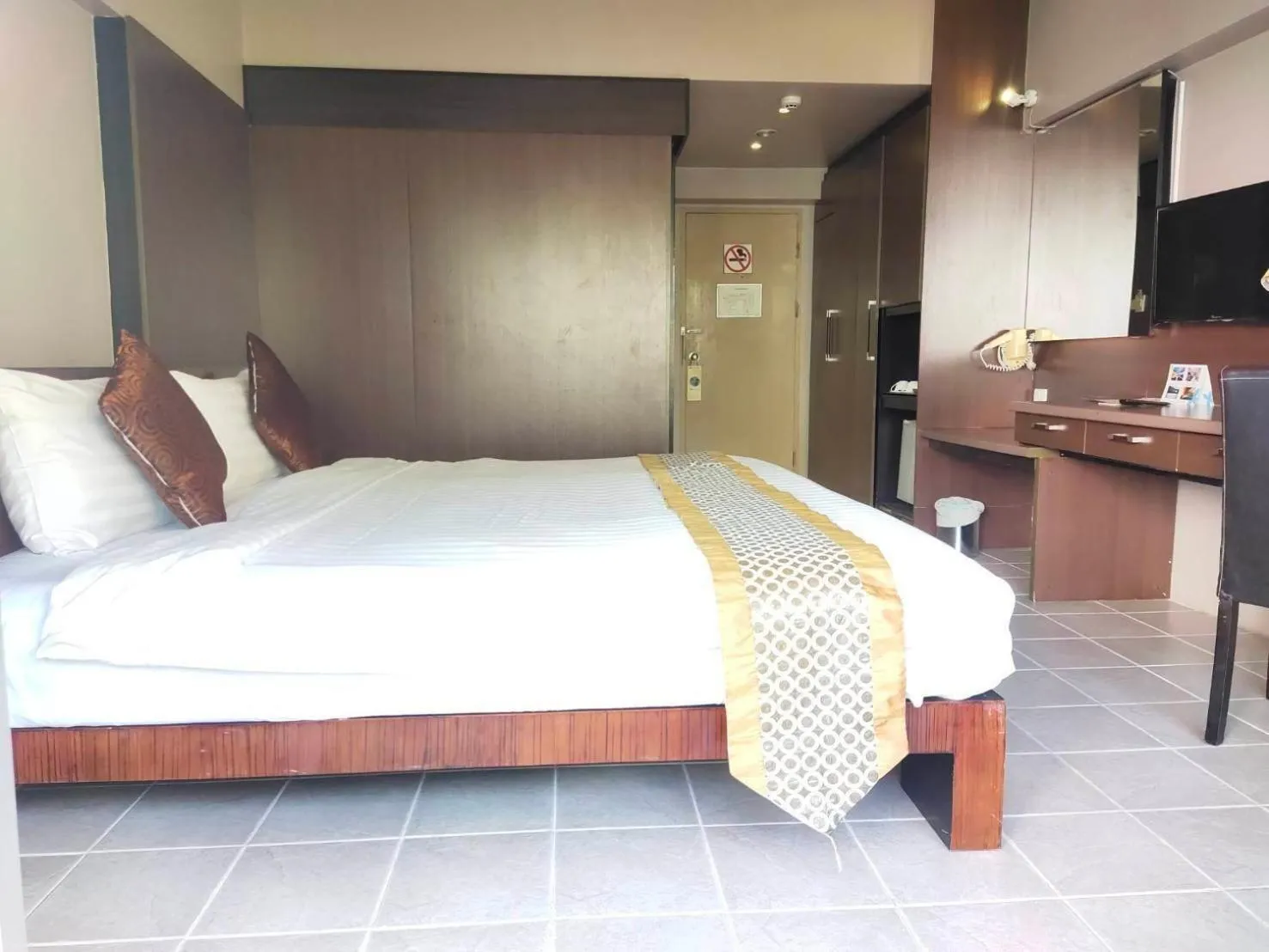 Bed in Patong Heritage Hotel Phuket - SHA Extra Plus