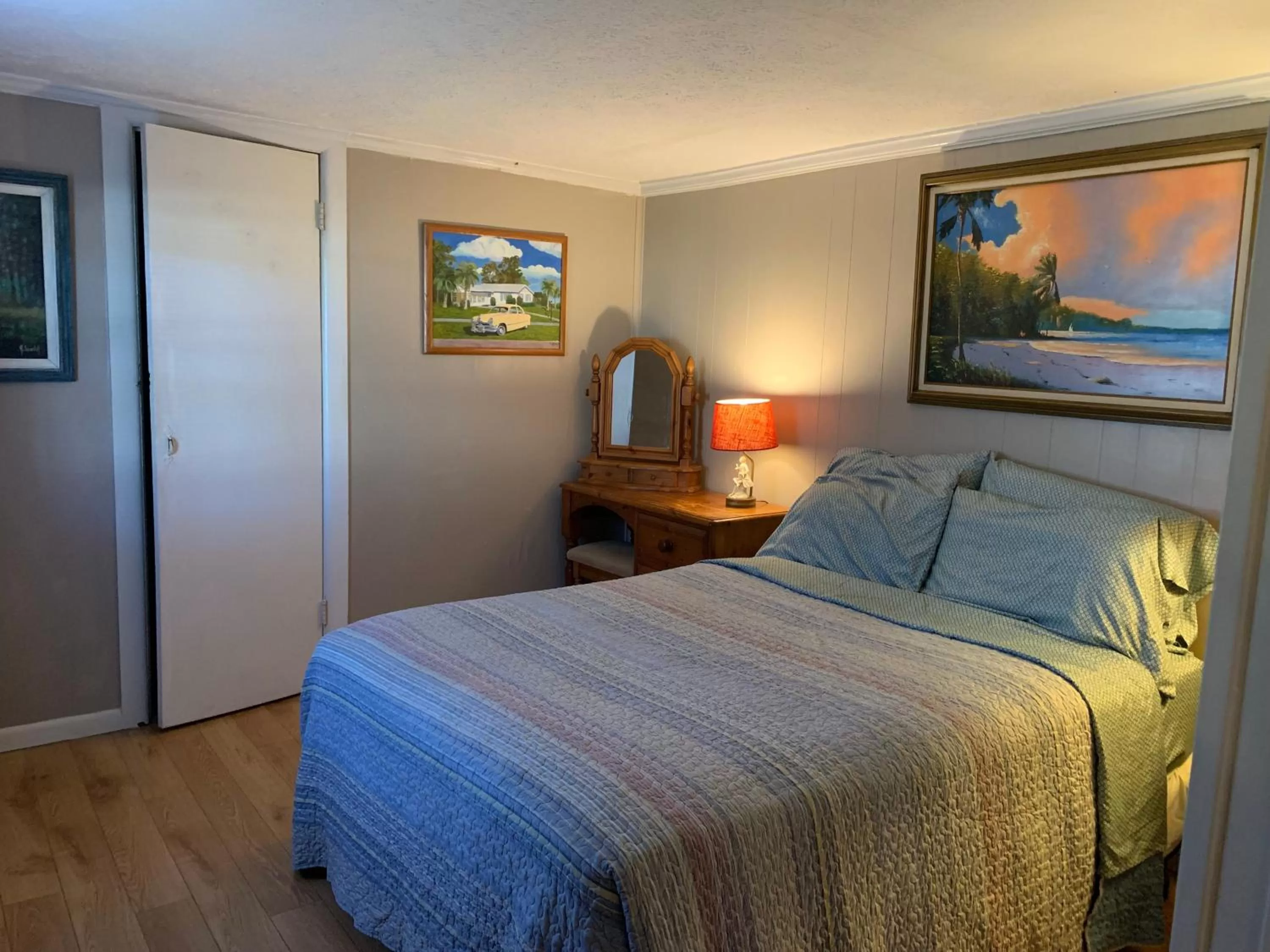 Bedroom, Bed in Nature Coast Inn & Cottages