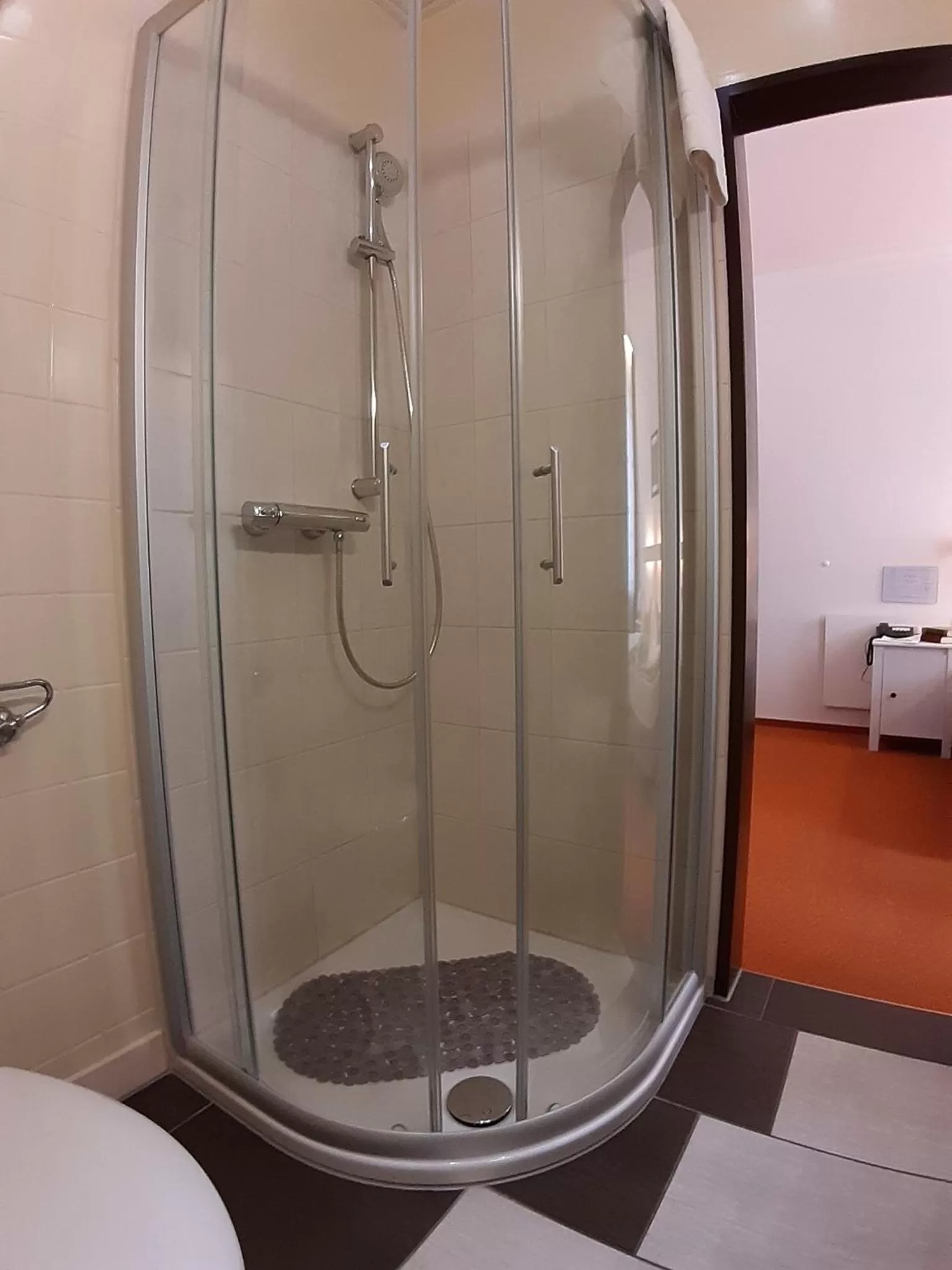 Shower in Hotel Promenade