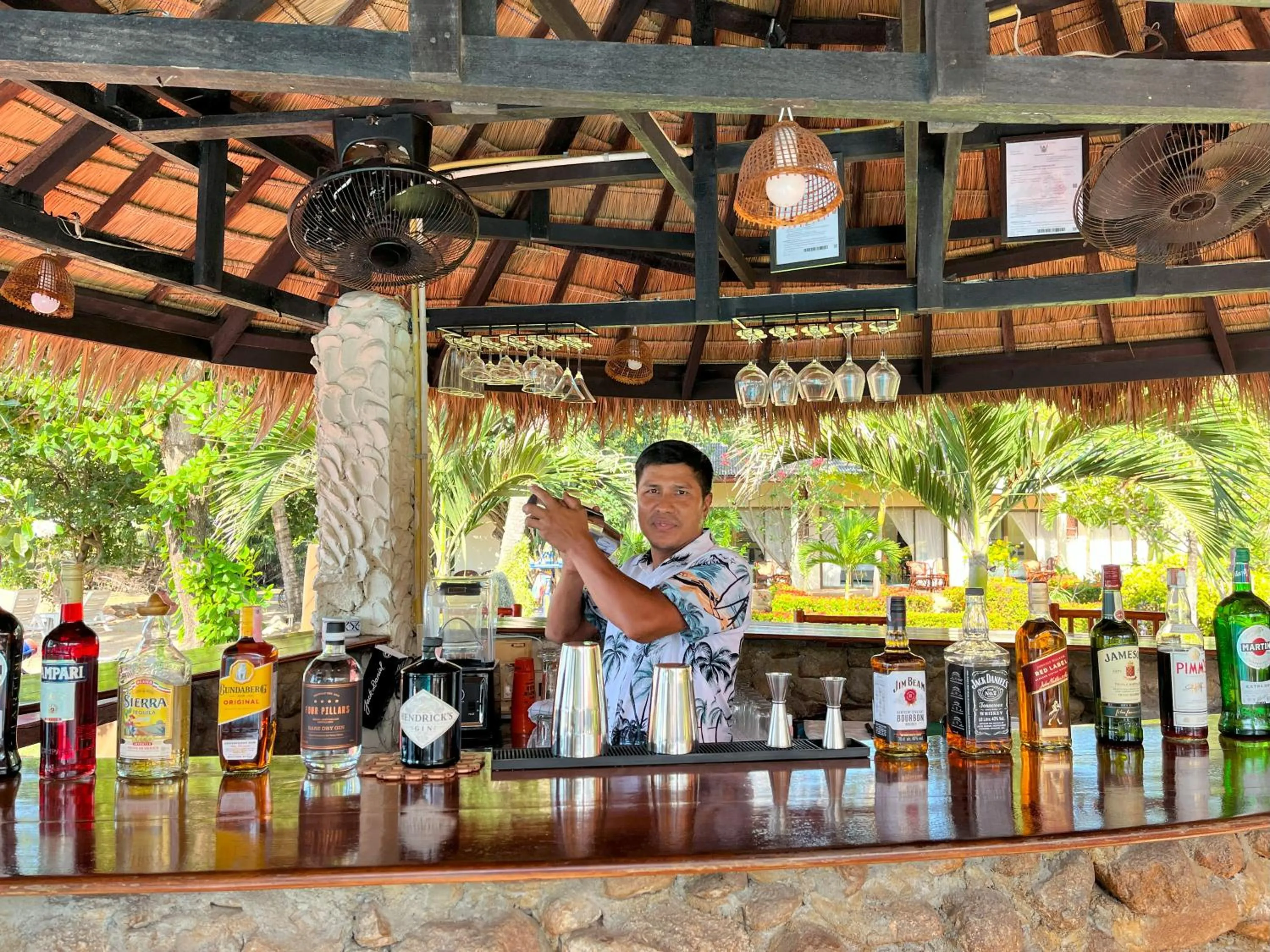 Lounge or bar in The Waterfront Hotel at Fisherman's Village
