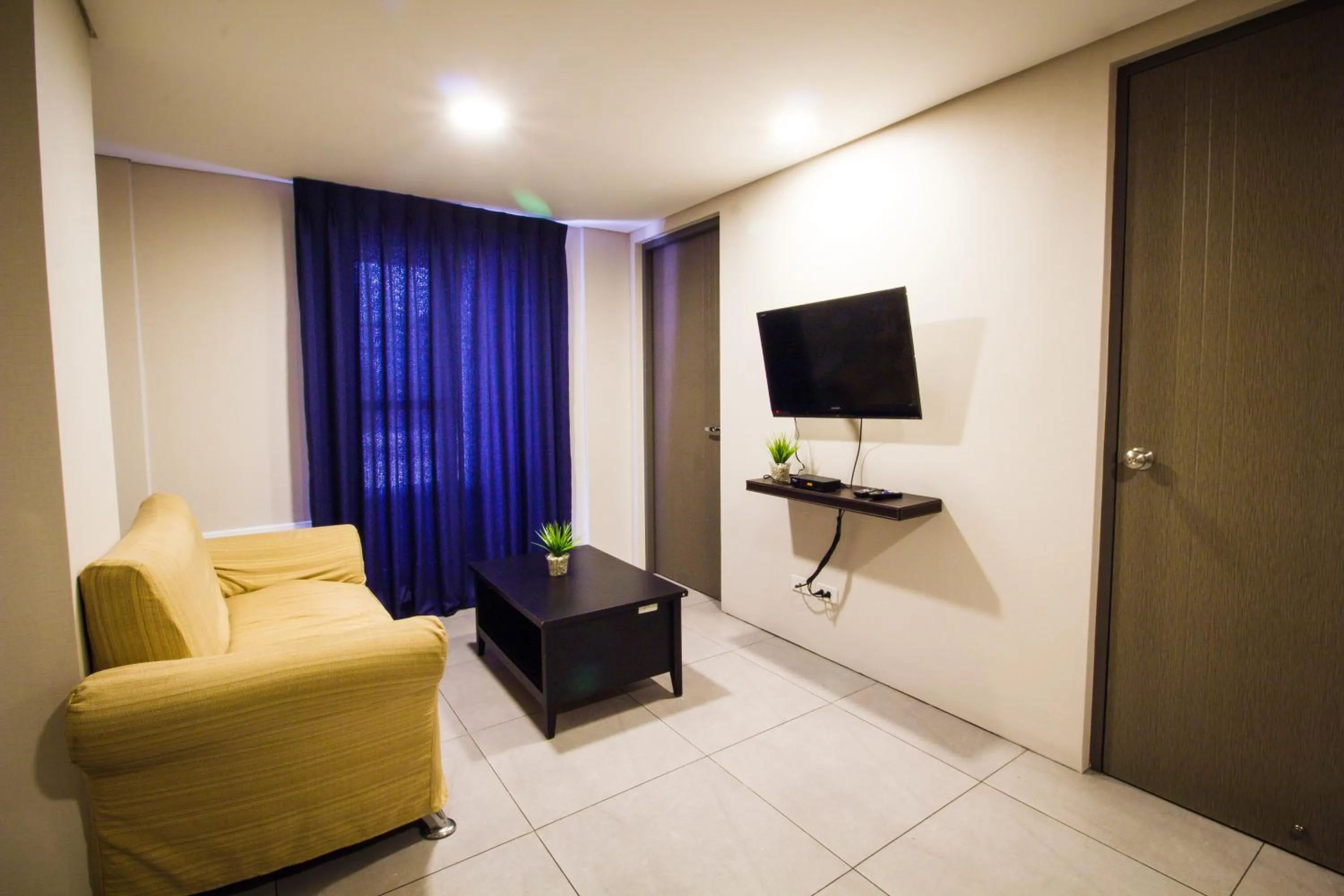 Family in Jade Hotel and Suites