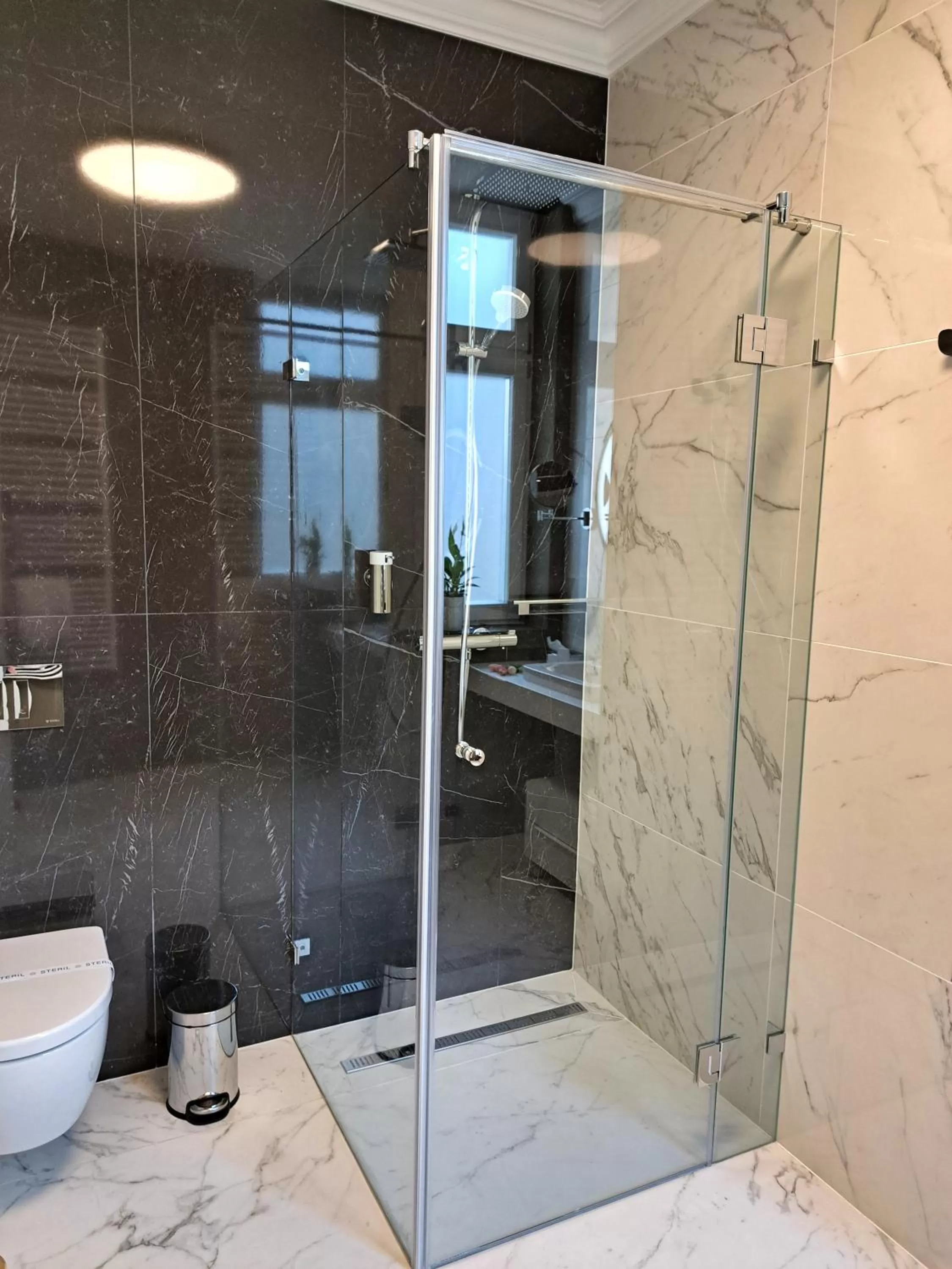 Shower in Hotel Domus Collis