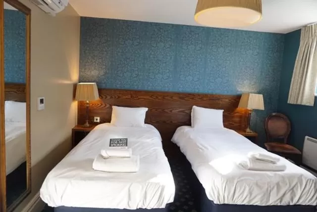 Bed in The Swan Hotel Wetherspoon