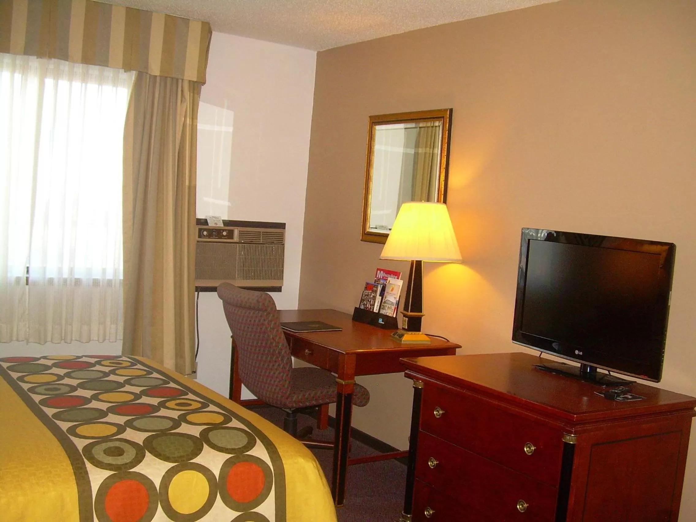Seating area, Bed in Super 8 by Wyndham Milwaukee Airport