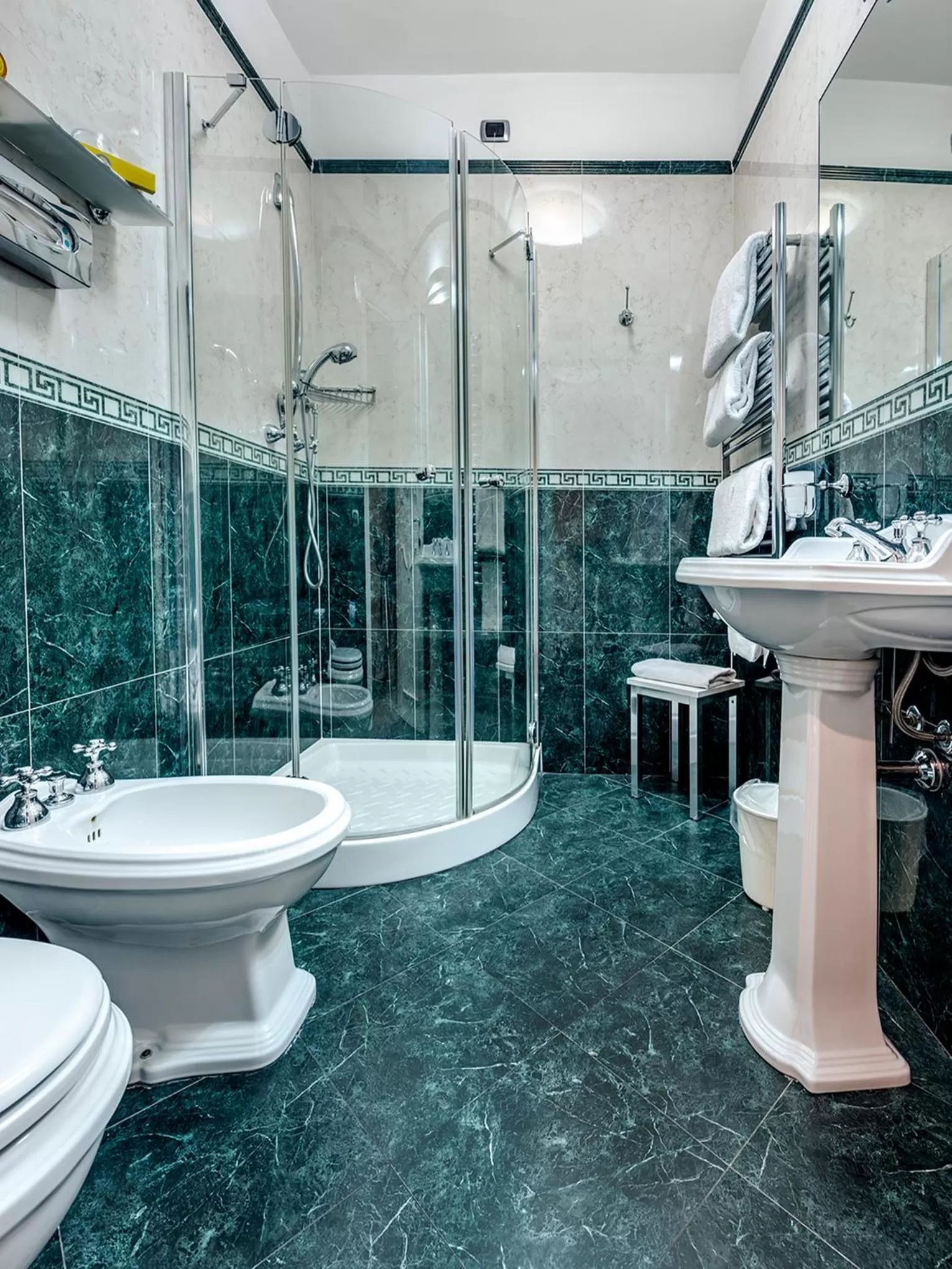 Shower in Hotel Roma