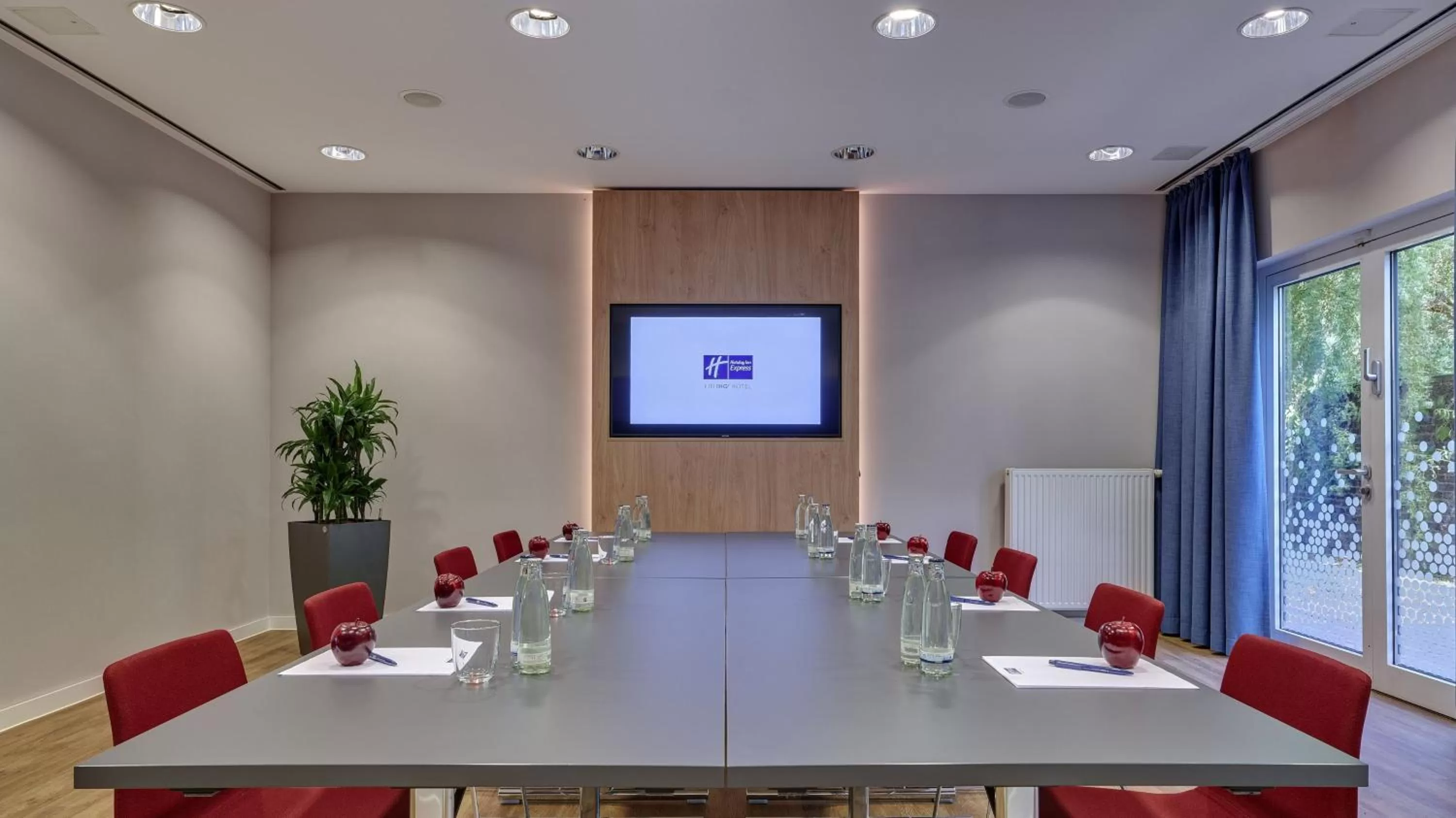 Meeting/conference room in Holiday Inn Express Cologne Troisdorf by IHG