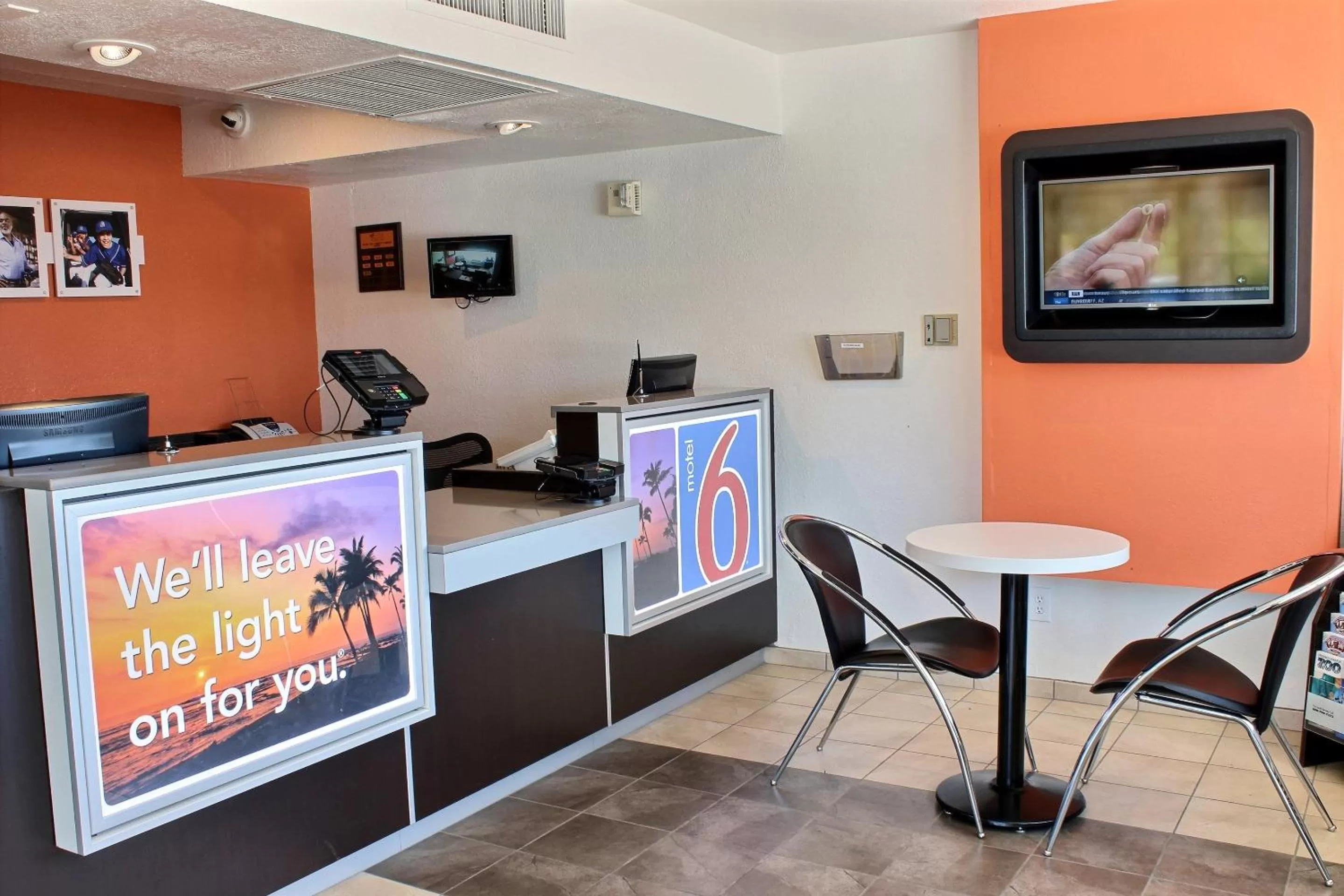 Communal lounge/ TV room in Motel 6-Coalinga, CA - East