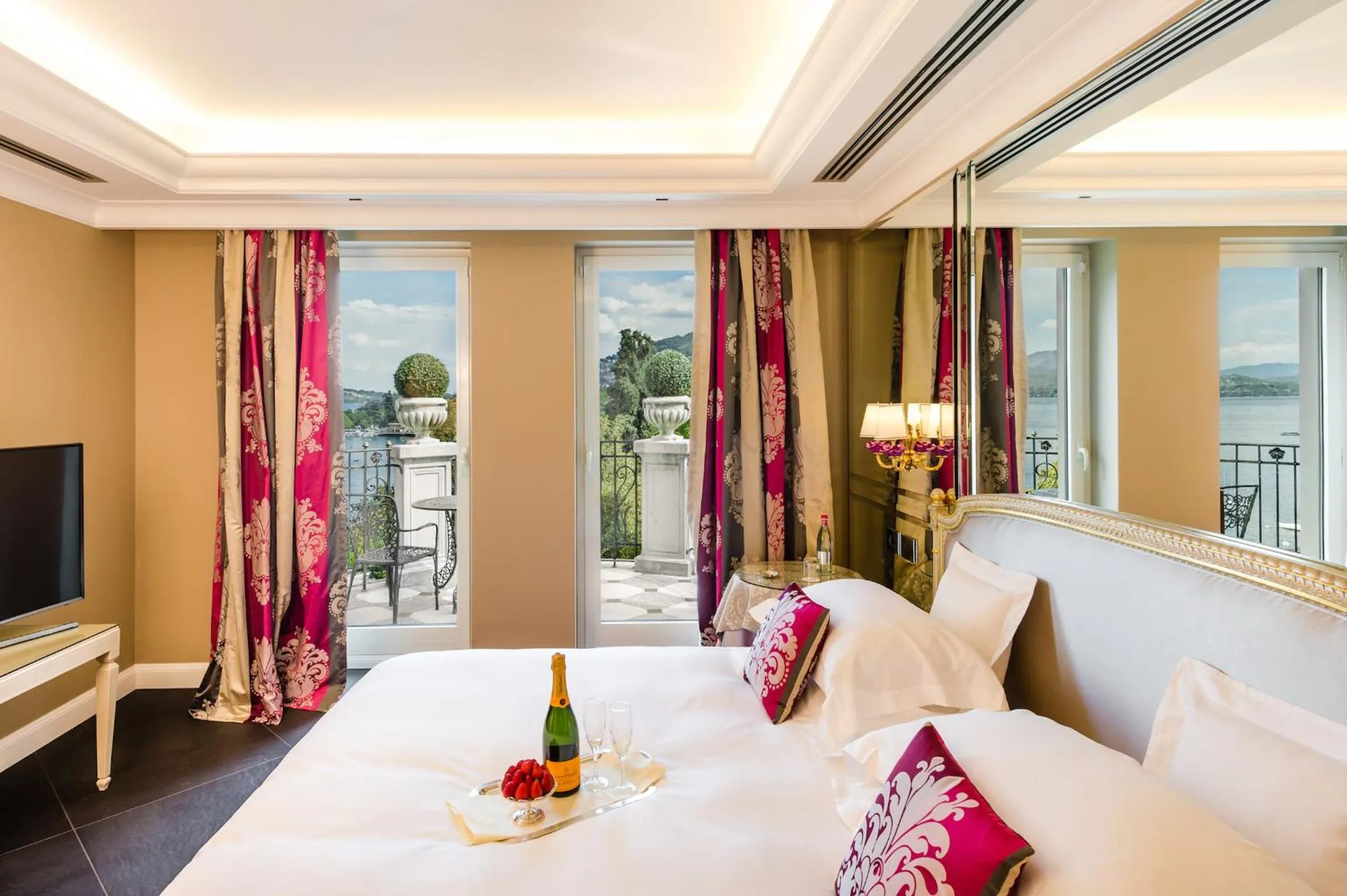 Bedroom, Bed in Villa e Palazzo Aminta - A Leading Hotel of The World